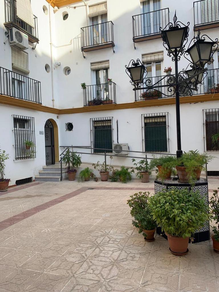 Budget and cute rooms with balcony Sevilla center