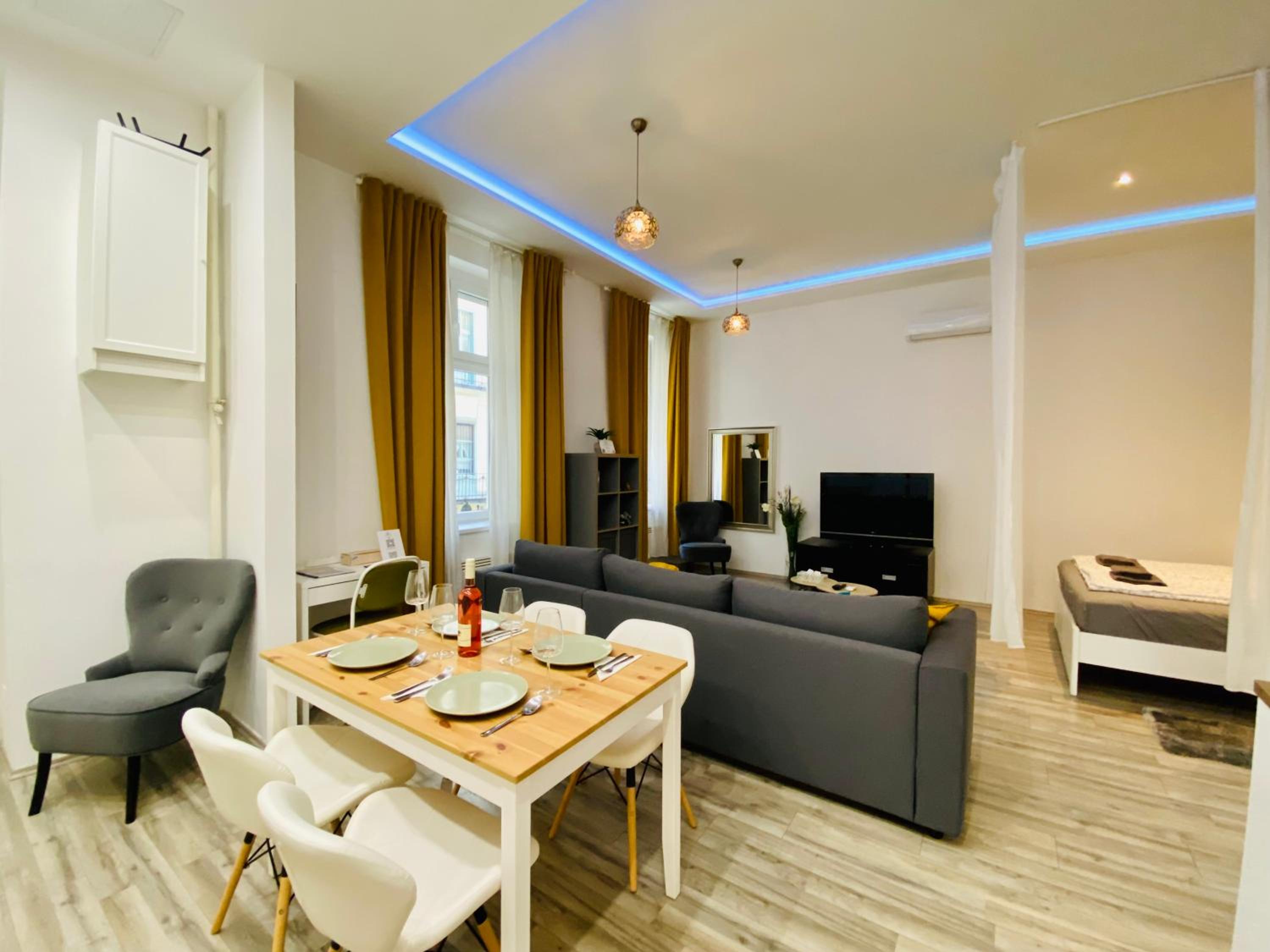 Chic City Center Studio with AC - Tropical House view 5