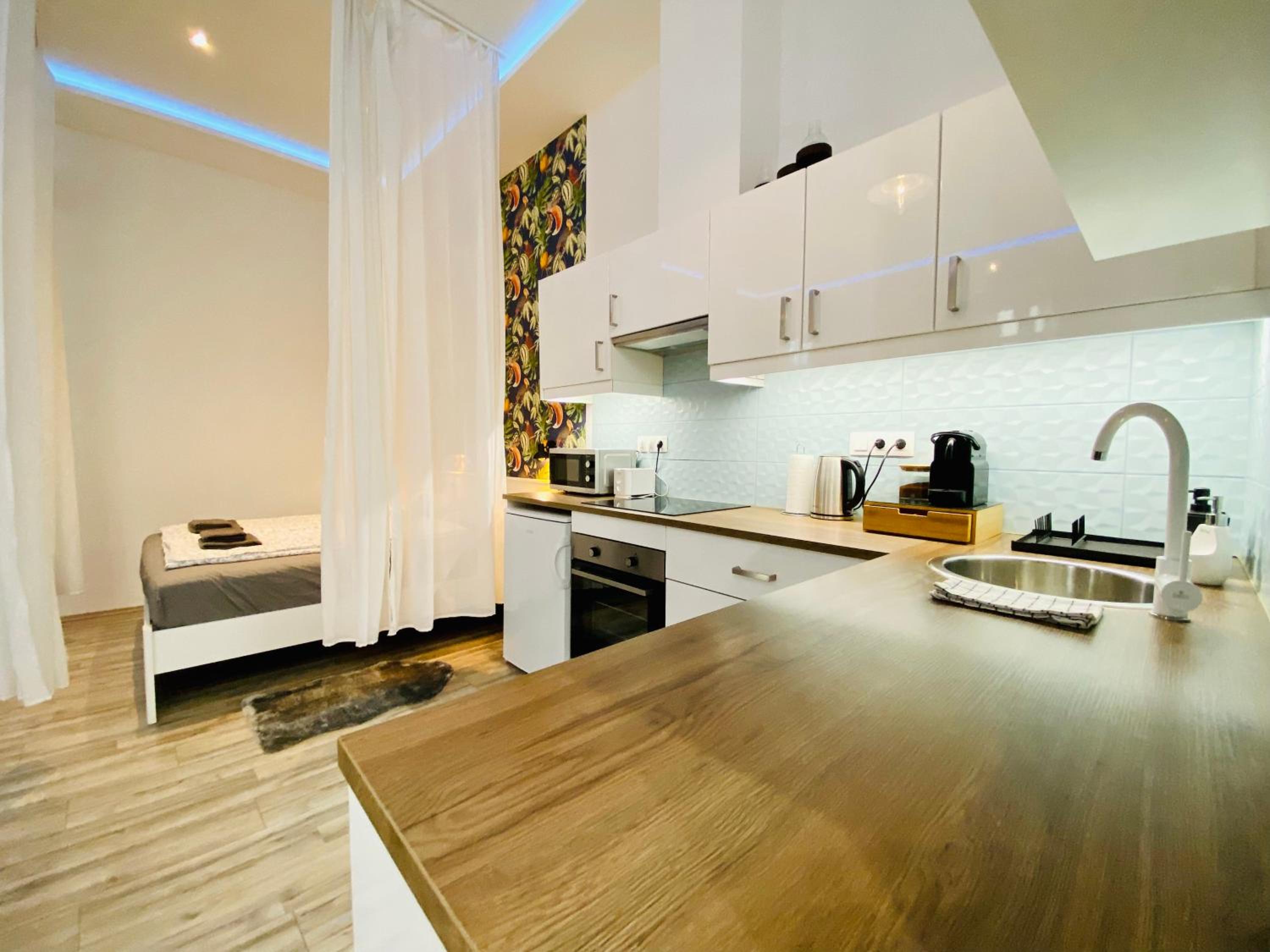 Chic City Center Studio with AC - Tropical House view 3