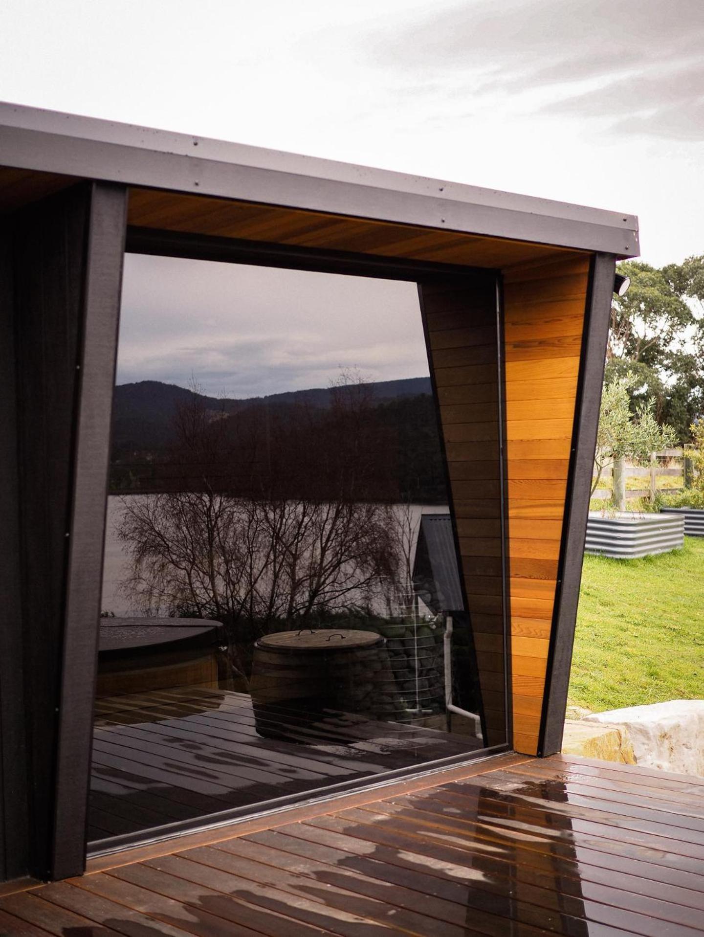 Woodland Bay Retreat-Hot tub,Sauna and Bayview Retreat