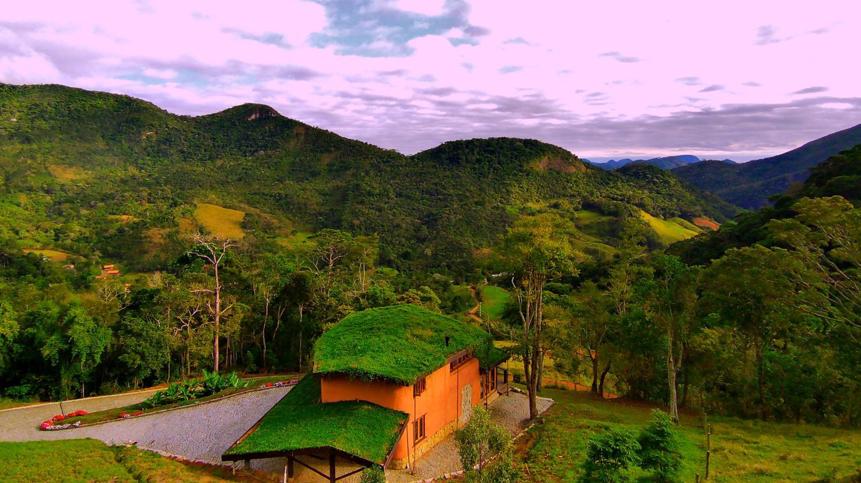 Eco Lodge de Construção Natural com Vista Panorâmica