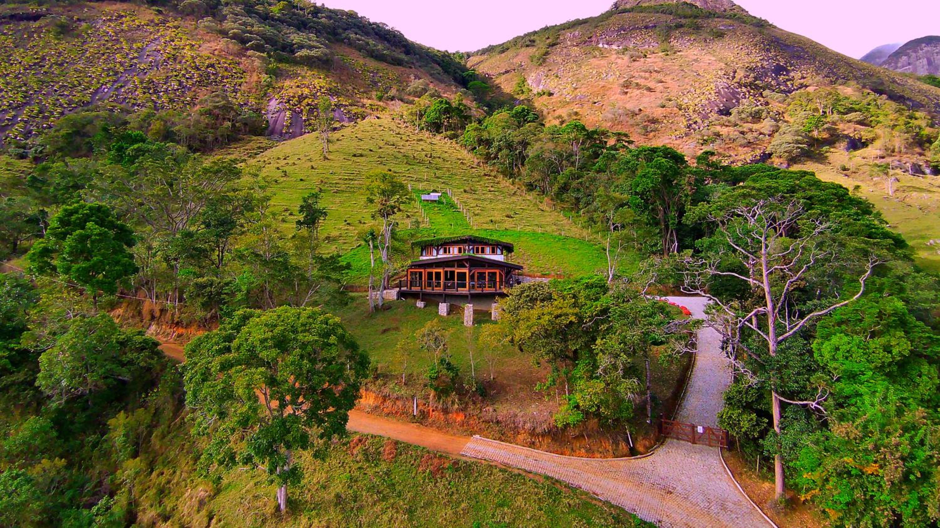 Eco Lodge de Construção Natural com Vista Panorâmica