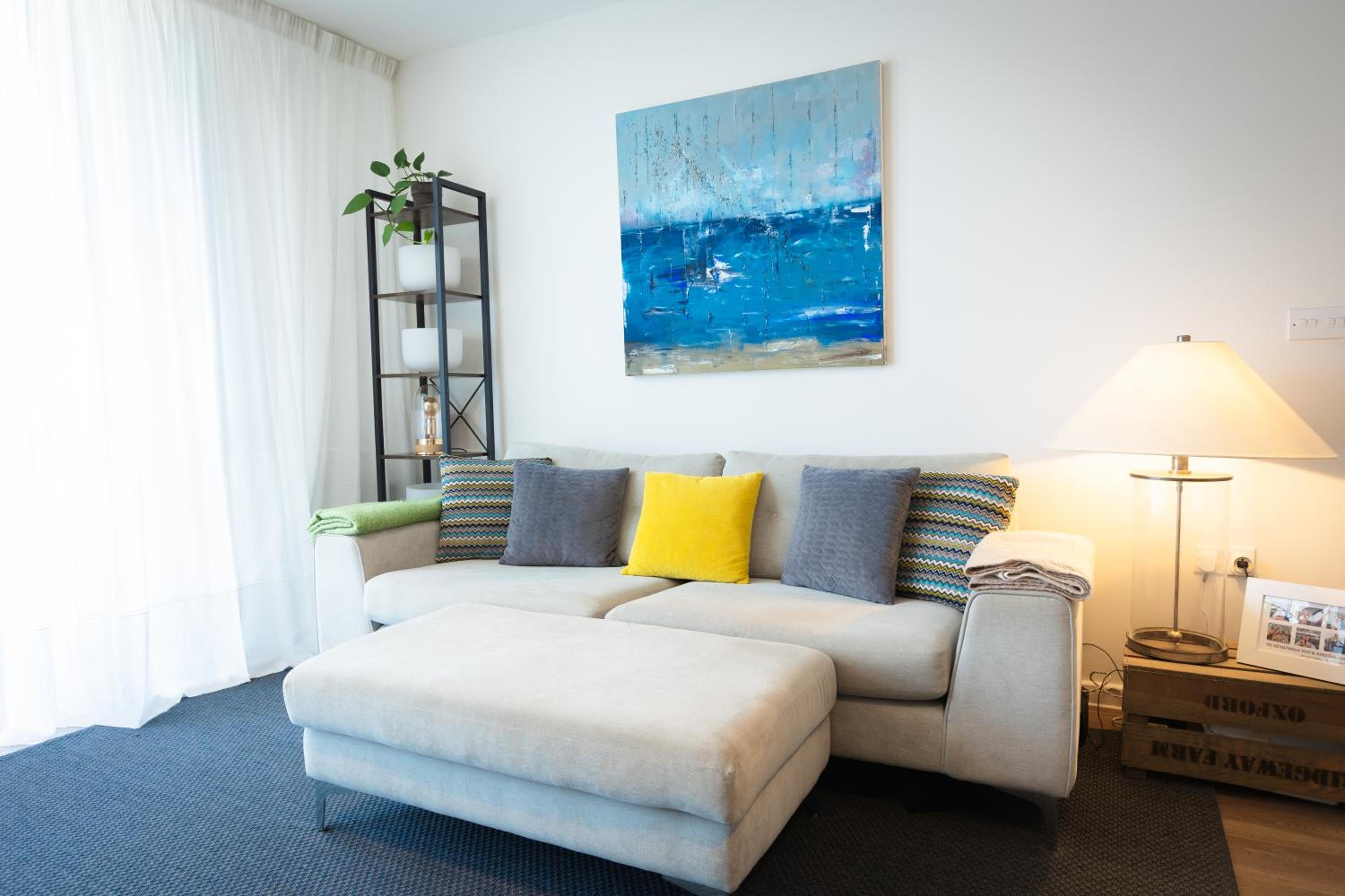Modern 1 BR Flat wBalcony near Canary Wharf