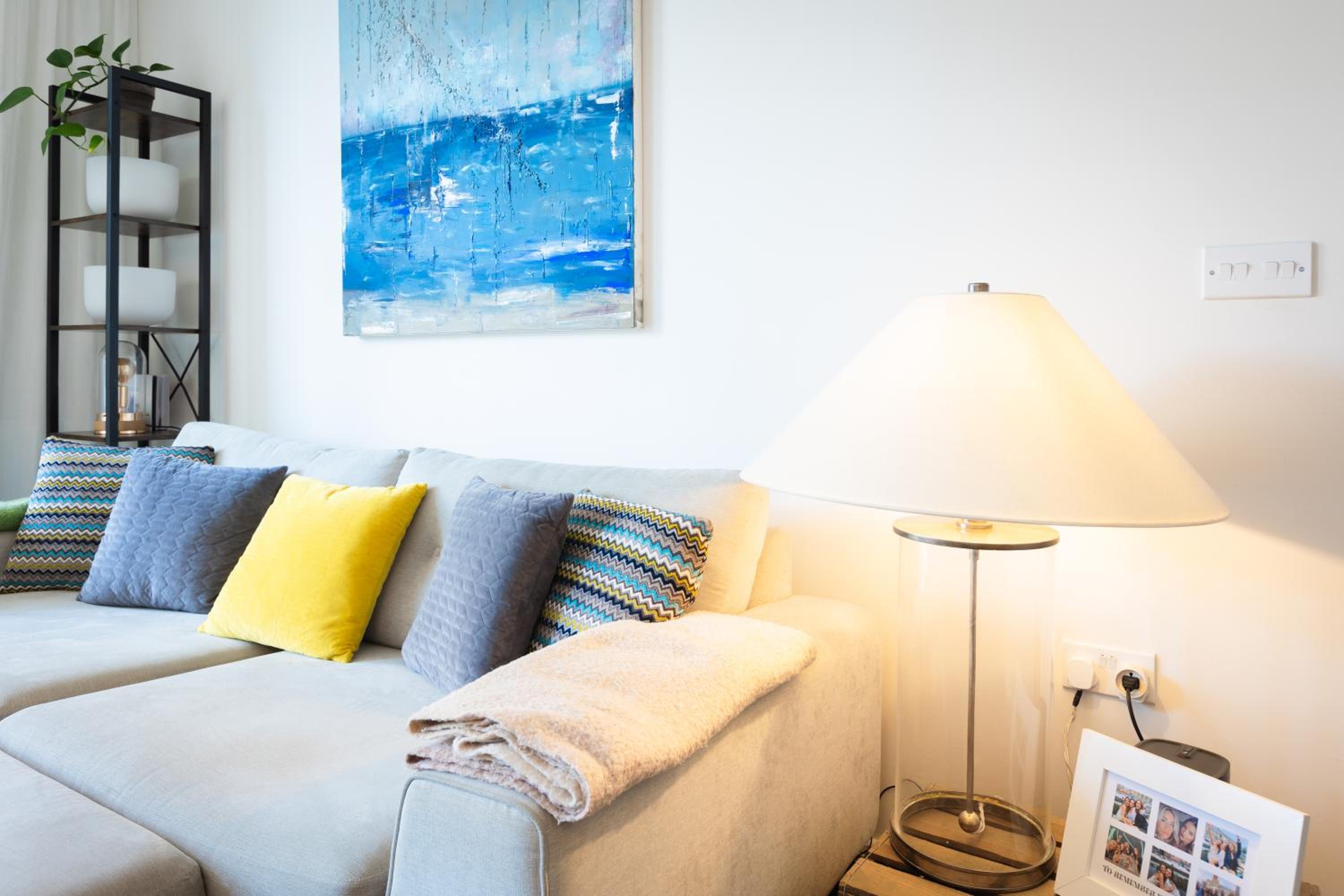 Modern 1 BR Flat wBalcony near Canary Wharf