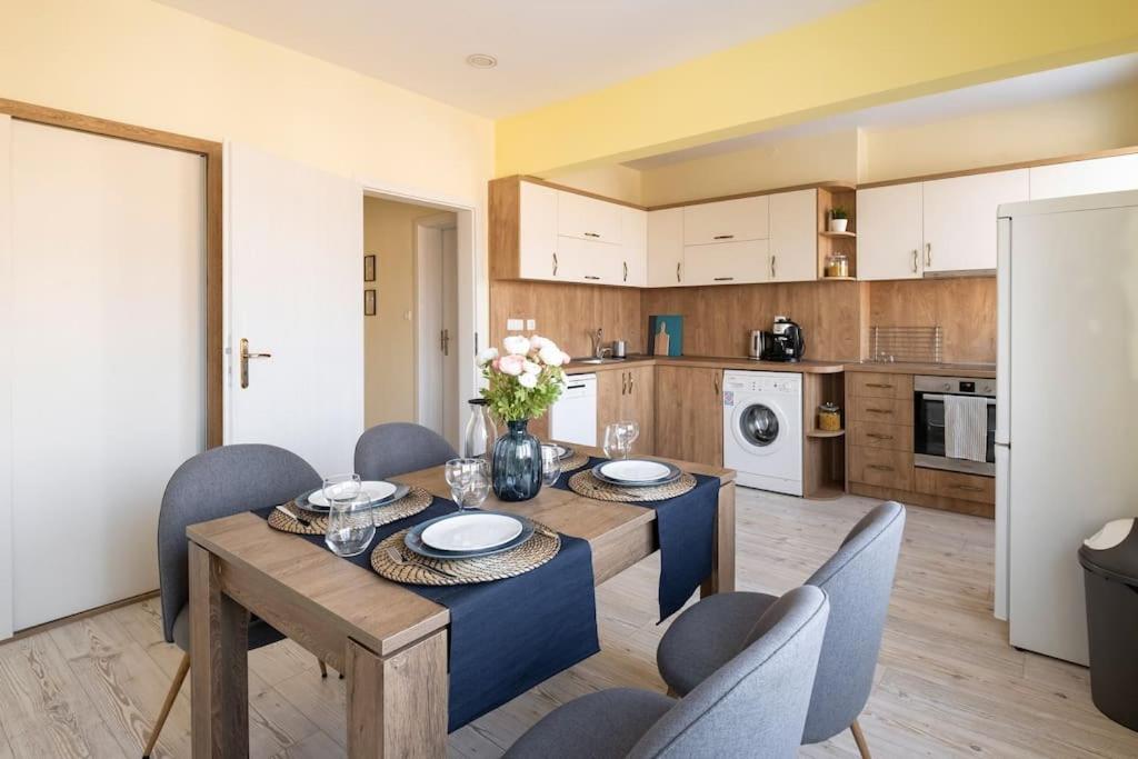 Central located 1BDR peaceful apt Fast Wi-fi