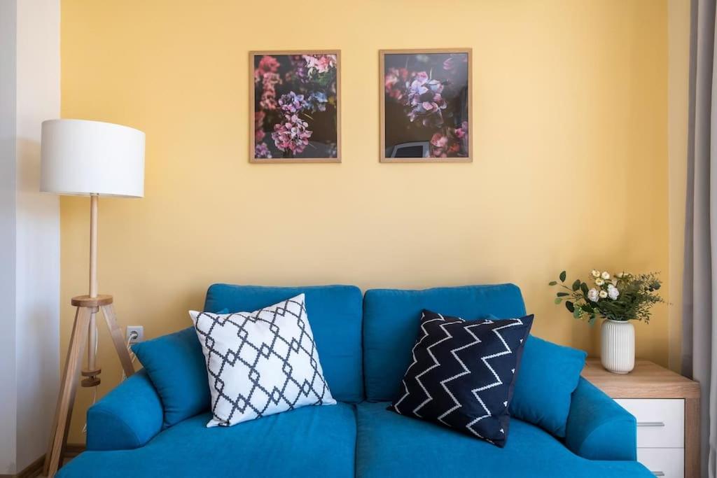 Central located 1BDR peaceful apt Fast Wi-fi
