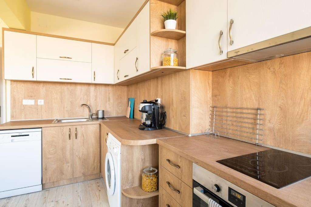 Central located 1BDR peaceful apt Fast Wi-fi