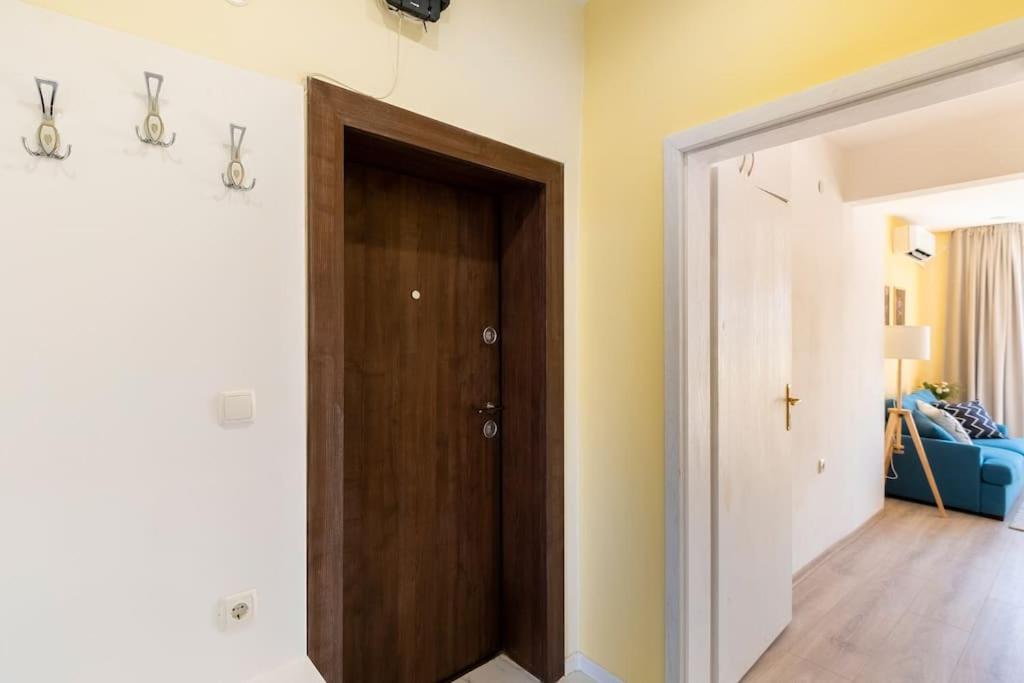 Central located 1BDR peaceful apt Fast Wi-fi