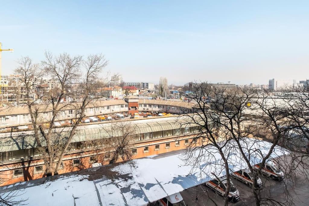 Central located 1BDR peaceful apt Fast Wi-fi
