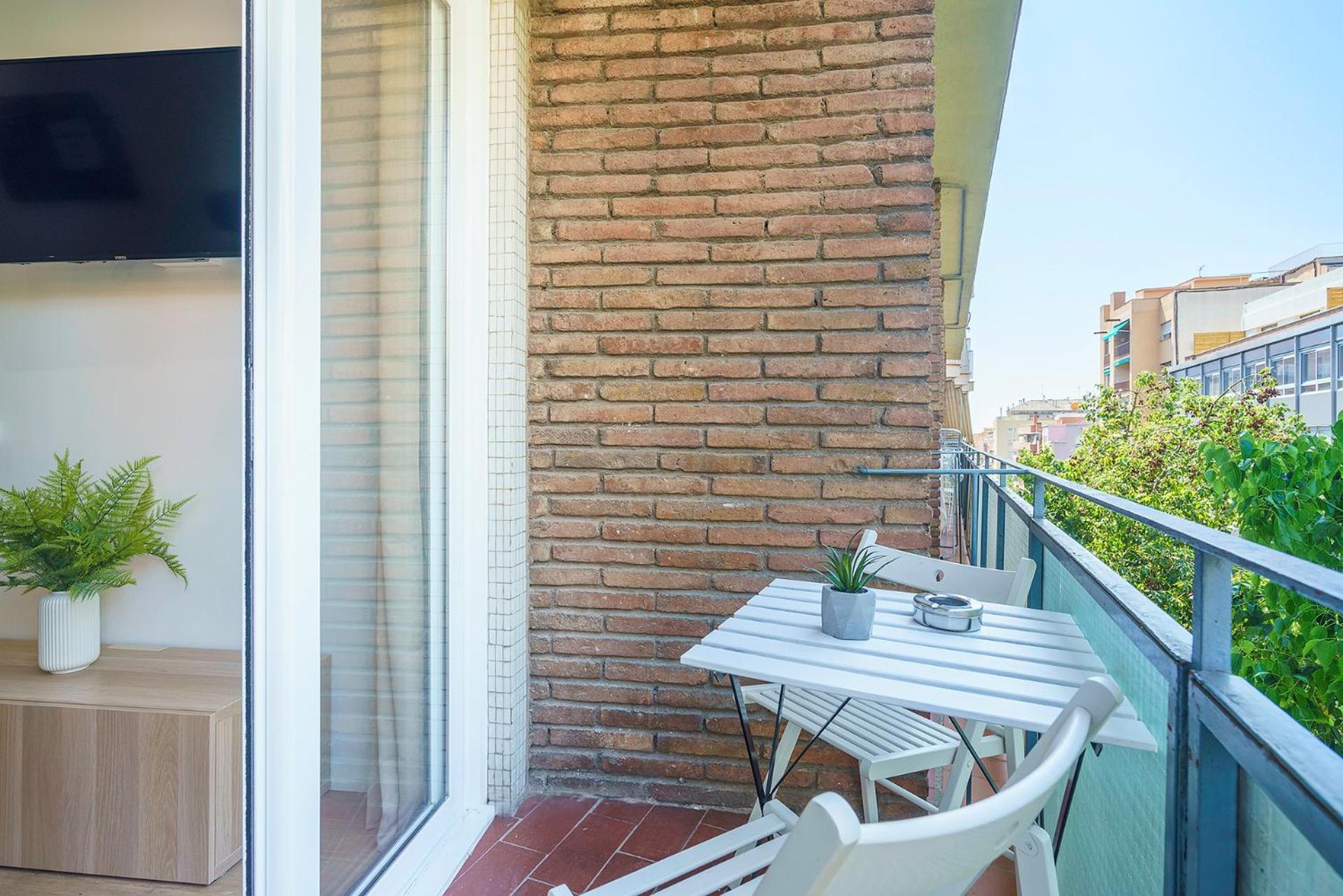 The White Flats Les Corts