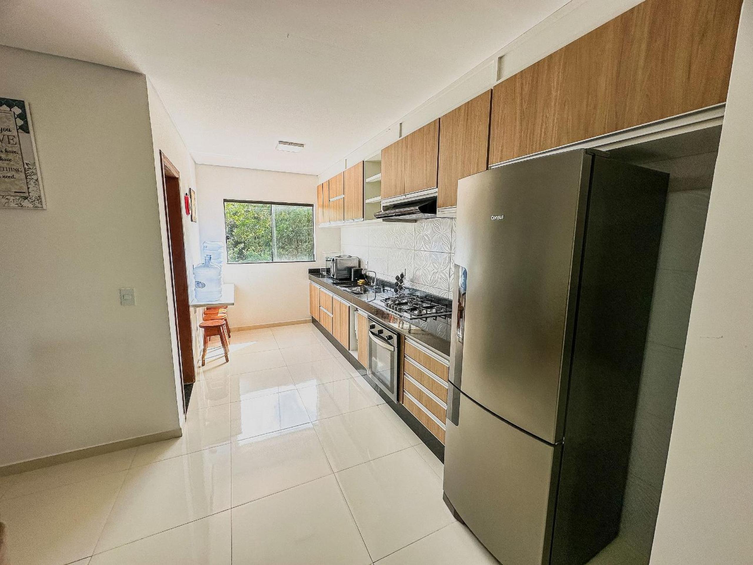 Apê pavimento superior com 3 quartos com ar condicionado, varanda e suite com vista para a piscina e internet privativa, a poucos metros da Praia de Tapera