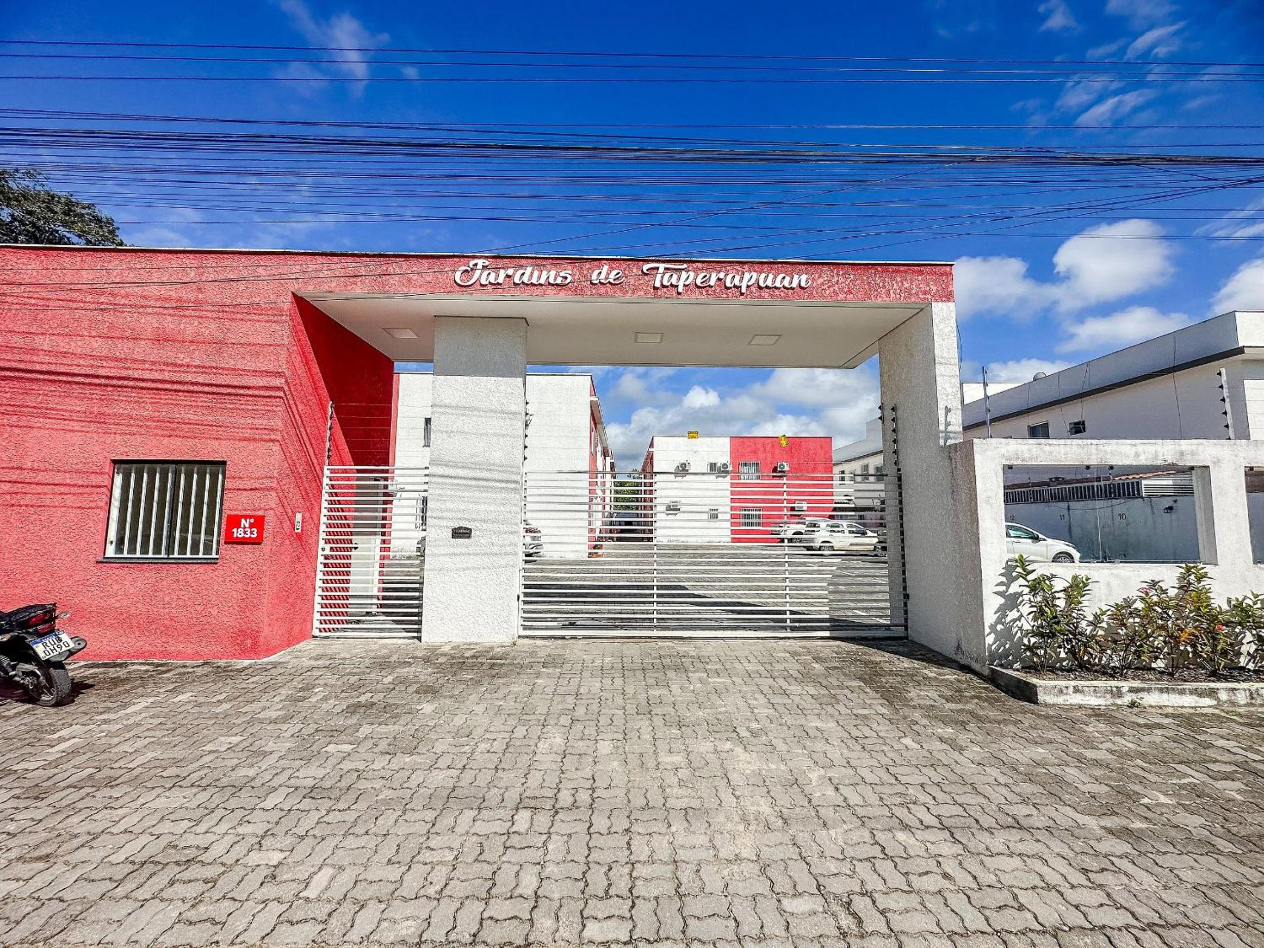 Apê pavimento superior com 3 quartos com ar condicionado, varanda e suite com vista para a piscina e internet privativa, a poucos metros da Praia de Tapera
