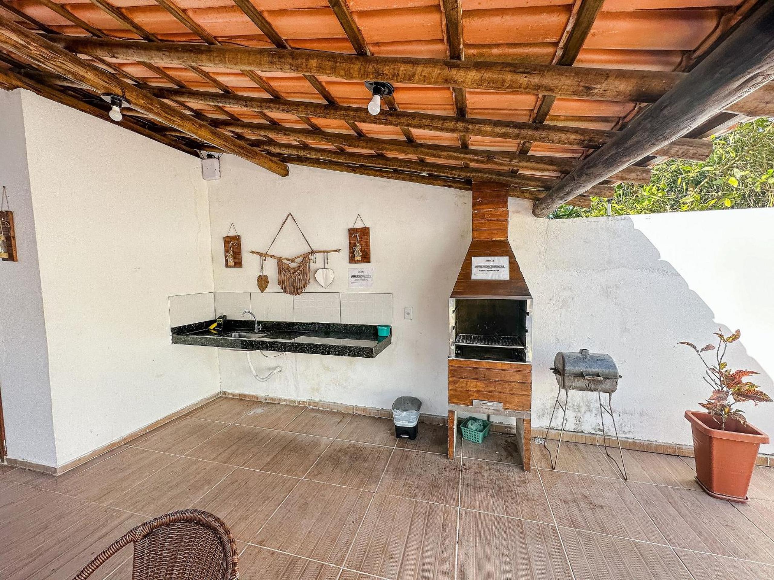 Apê pavimento superior com 3 quartos com ar condicionado, varanda e suite com vista para a piscina e internet privativa, a poucos metros da Praia de Tapera