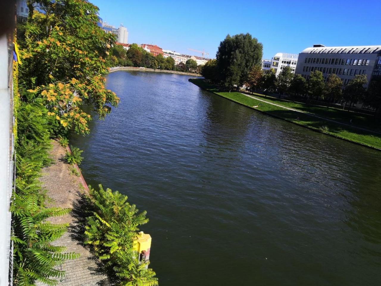 200qm Loft for Friends and Family - on the Spree!