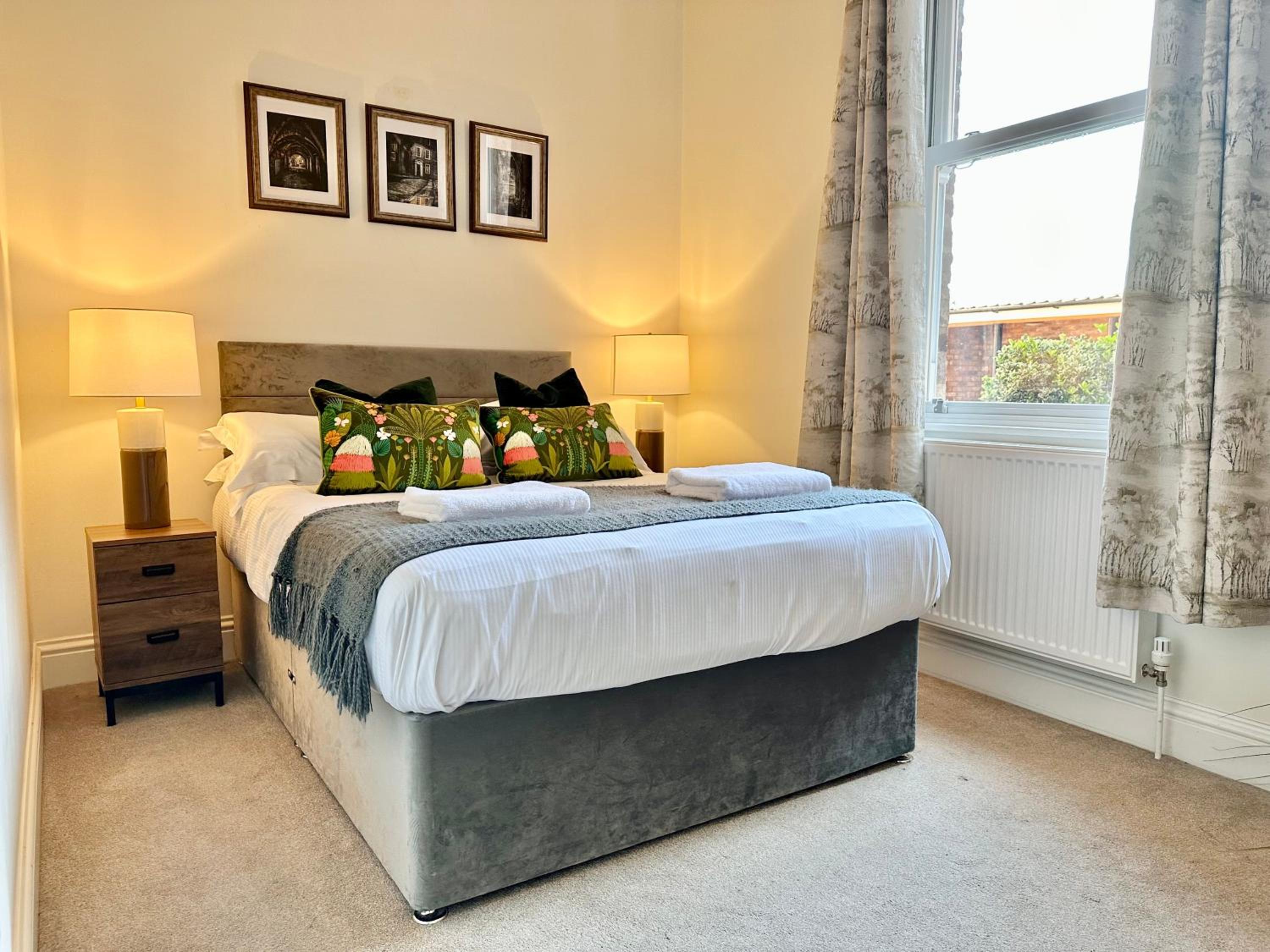 Clifford's Reach at Bluebridge Court with Free Parking view 3