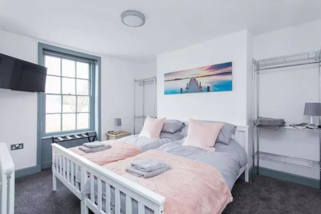 Modern Georgian Townhouse by Old Town & the Beach view 5