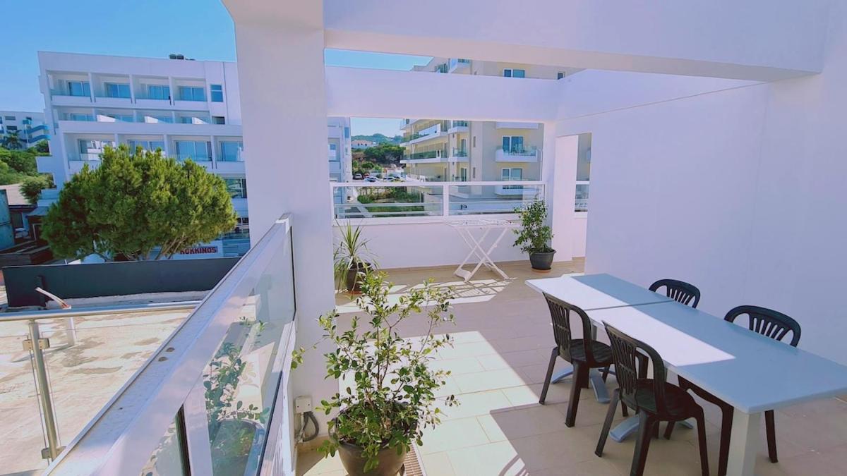 STAY Sunrise Beach Apt 2