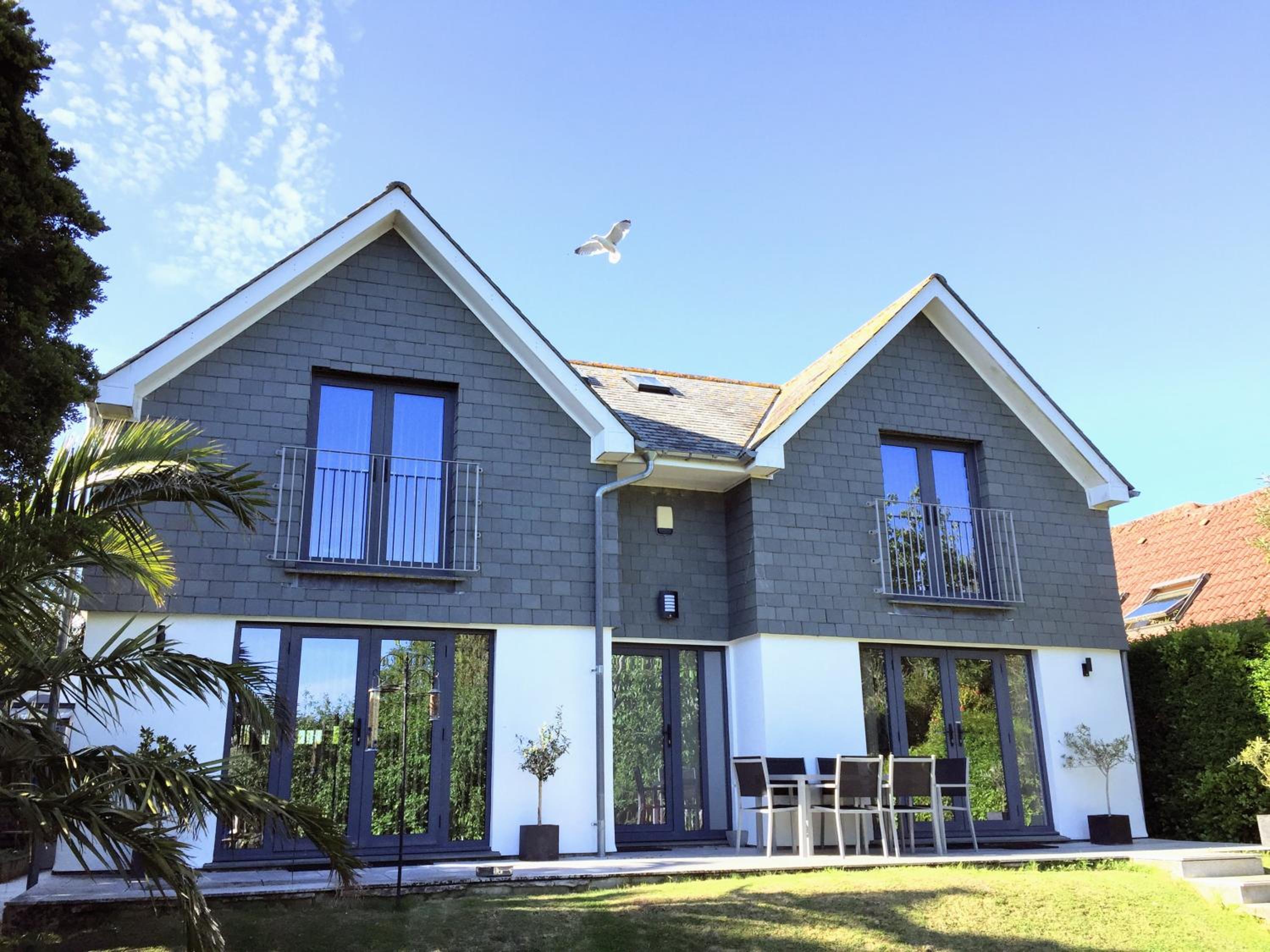 Falmouth Vacations - No.10 Falmouth - 2 minutes walk to the beach - Property Image 1