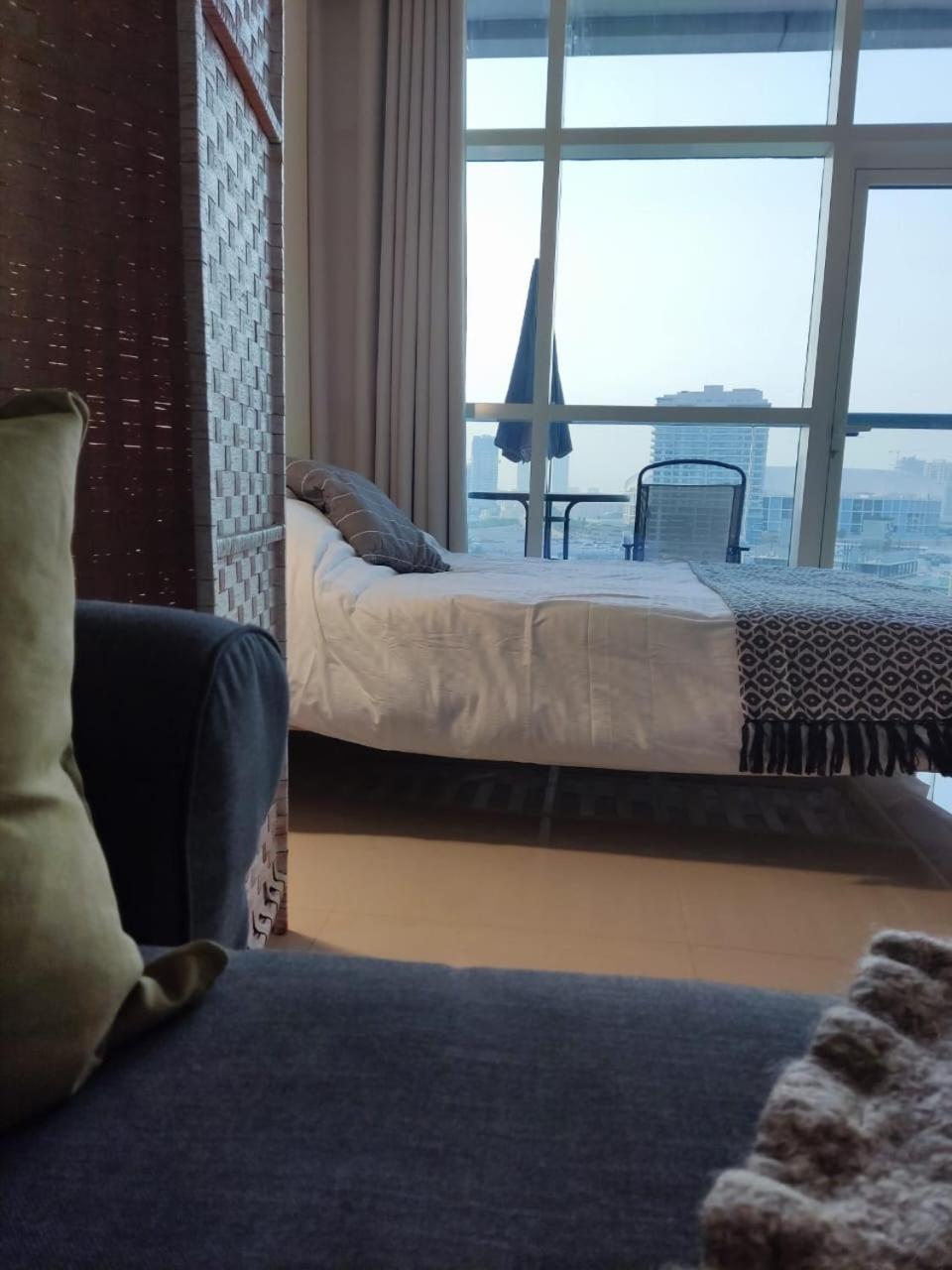 Studio in the heart of Sports City -great view & amenities!