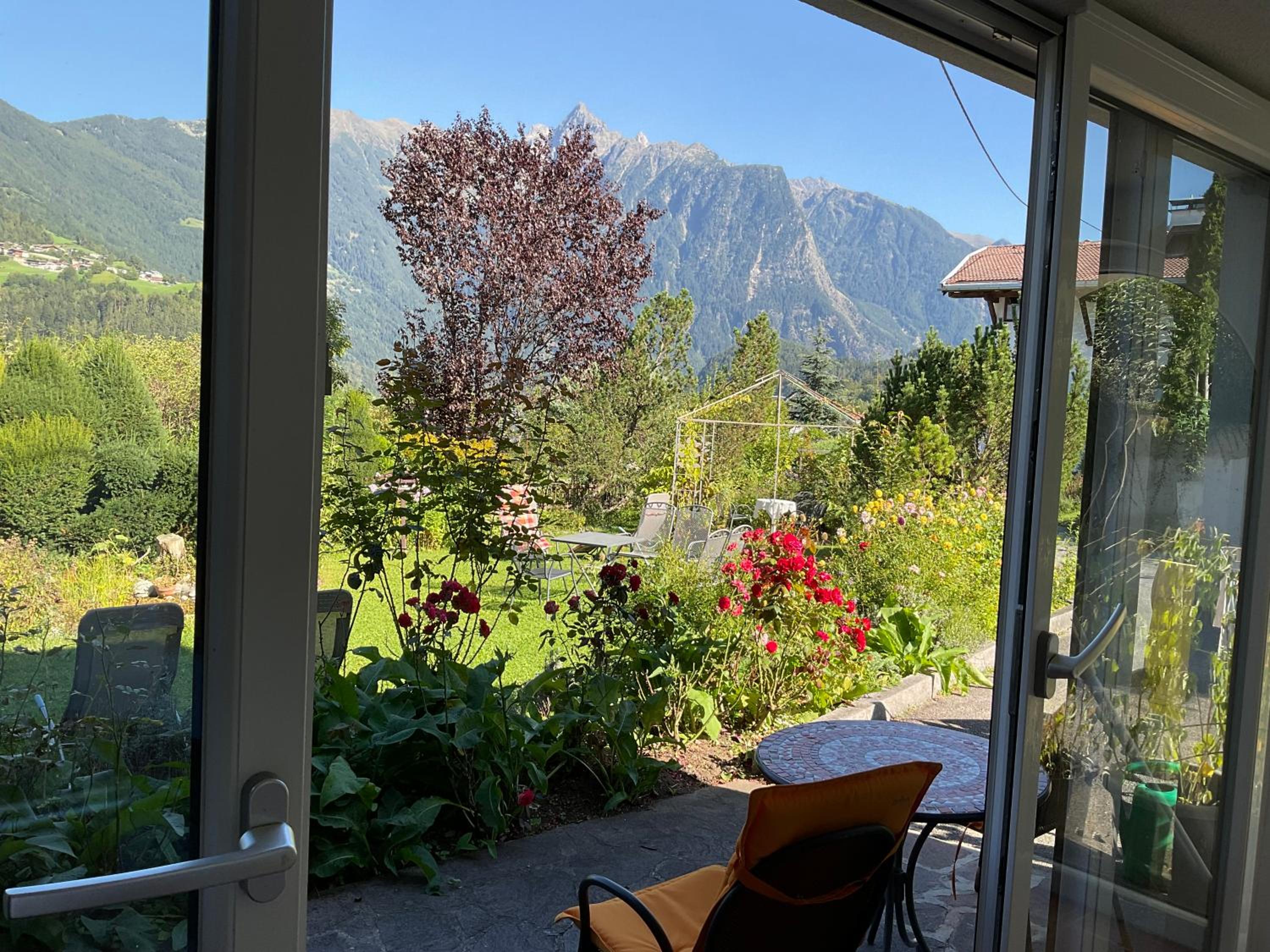 Double room with a kitchenette and private bathroom in a beautiful surrounding