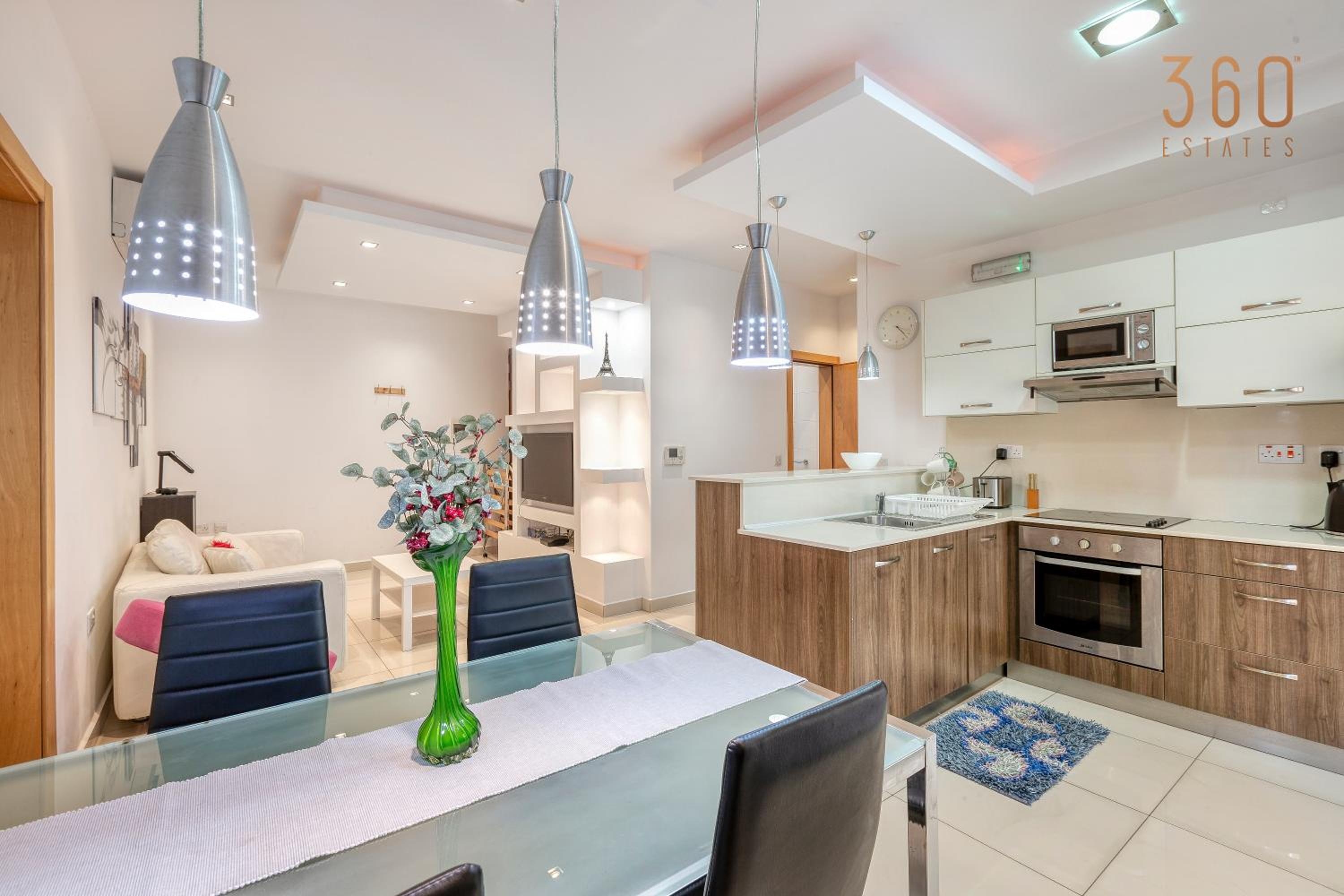Lovely, spacious 2BR APT in the centre of Sliema by 360 Estates view 4