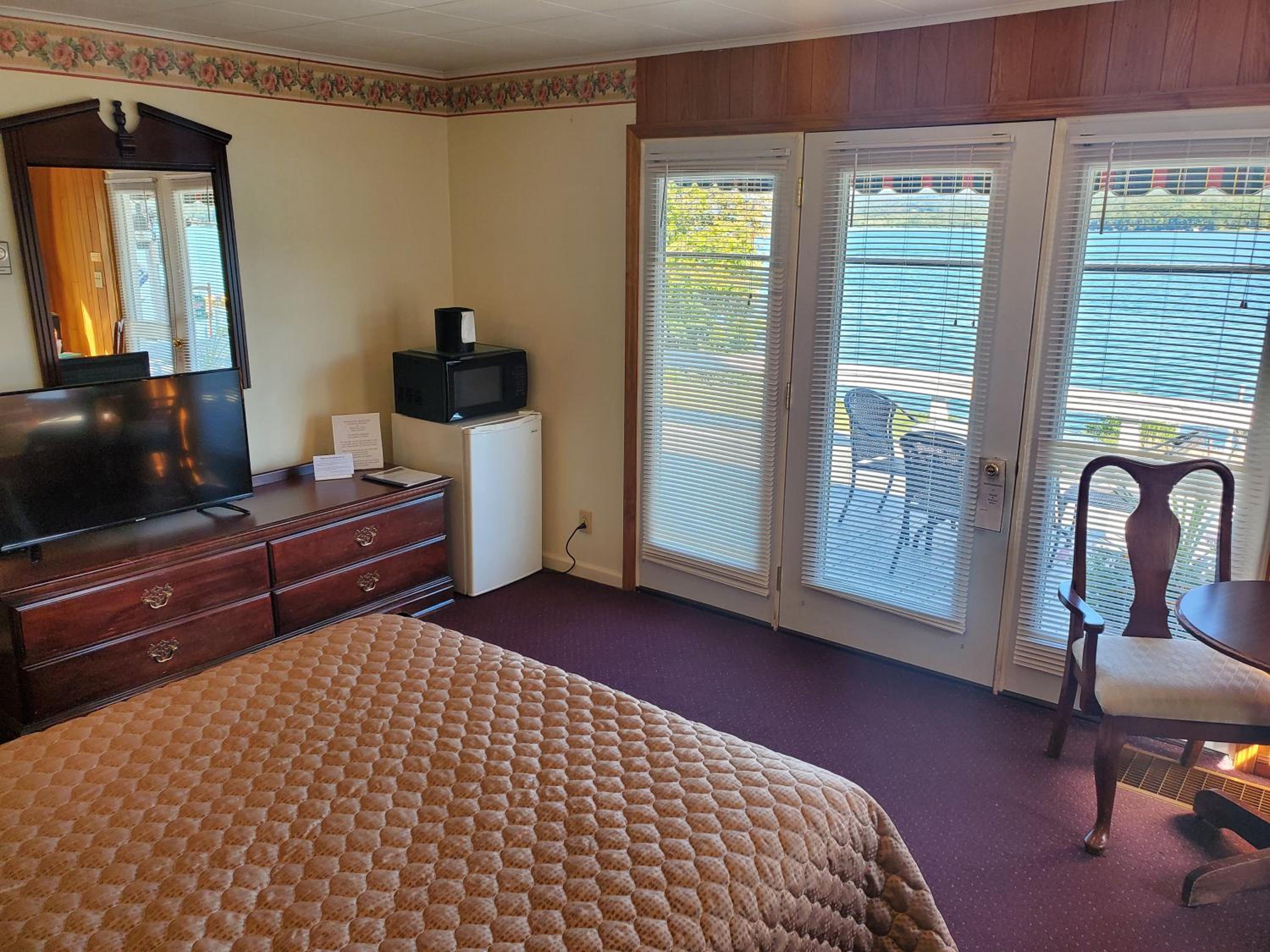 Lake View Motel