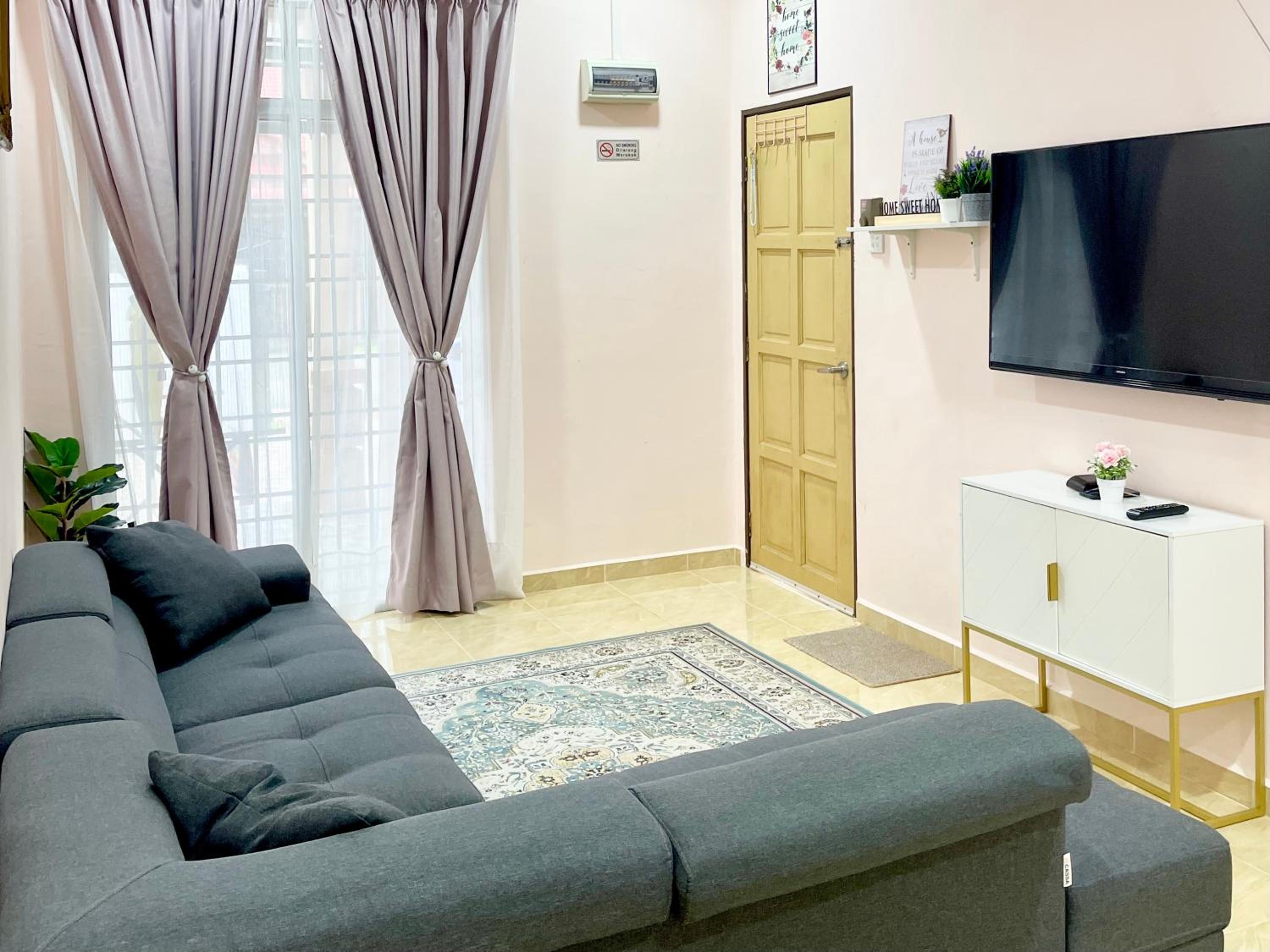 Minimalist Cozy Home (RJ Prima 2 - UniSZA, UMT) photo 2