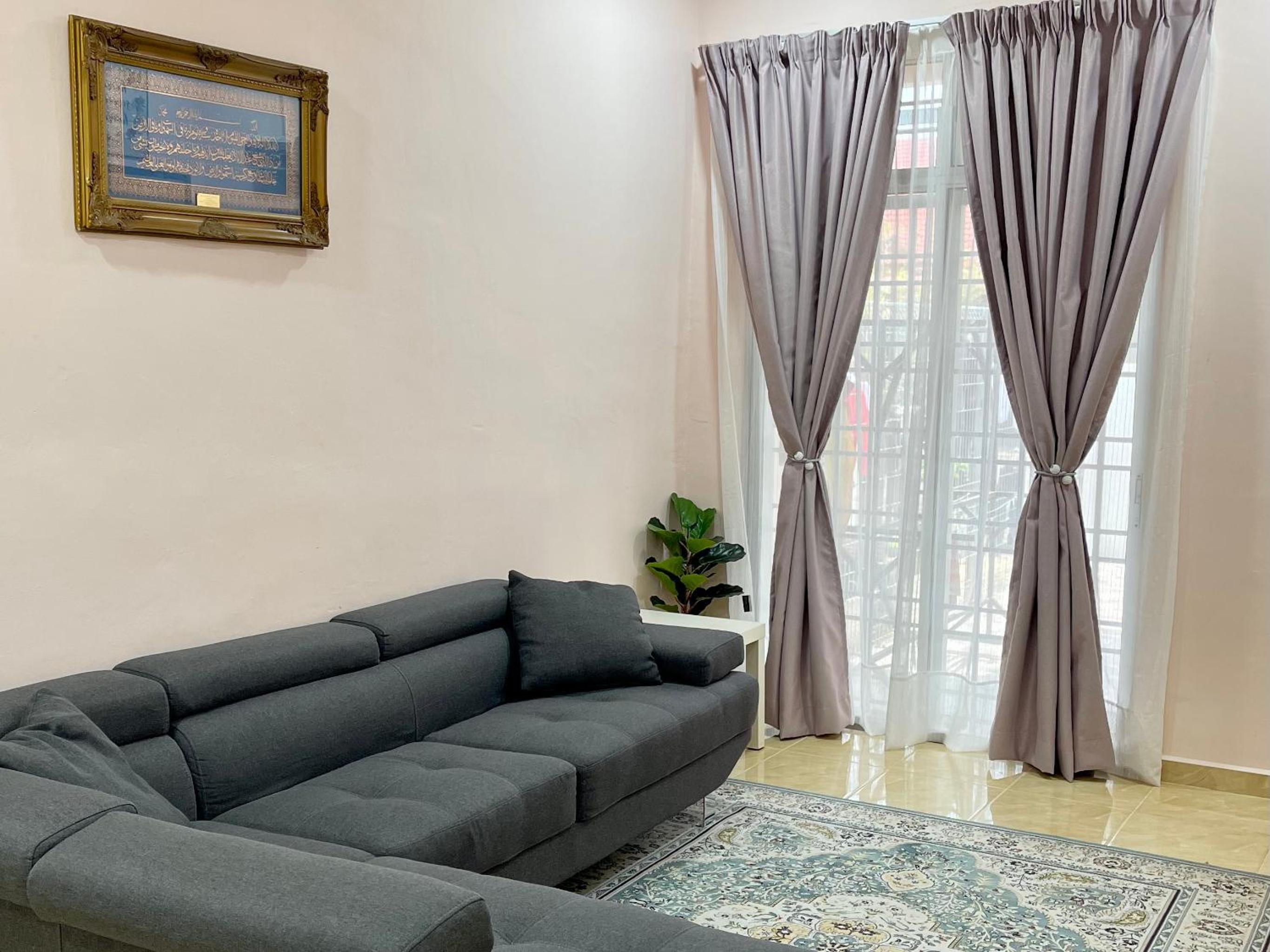 Minimalist Cozy Home (RJ Prima 2 - UniSZA, UMT) photo 3