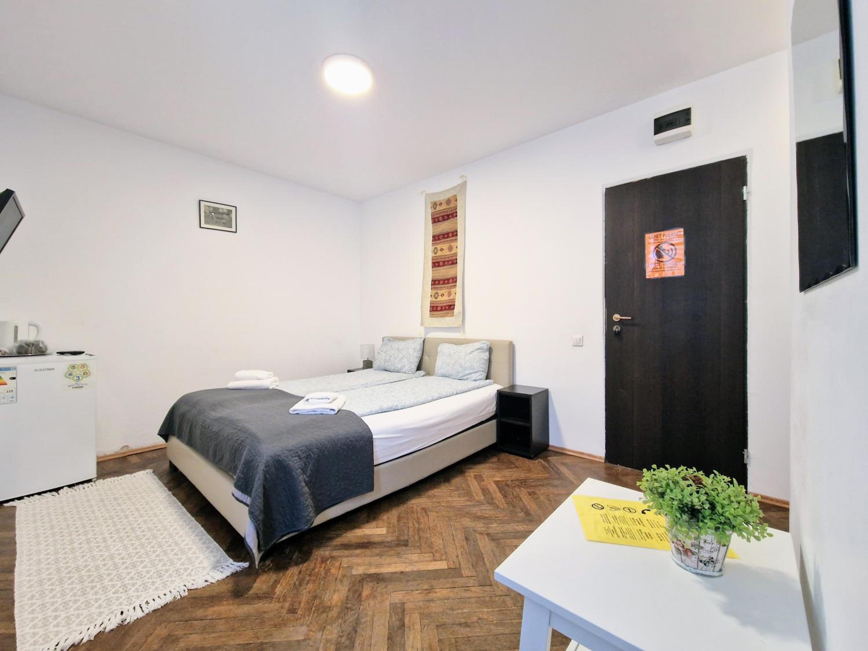 Main Square Apartments & More