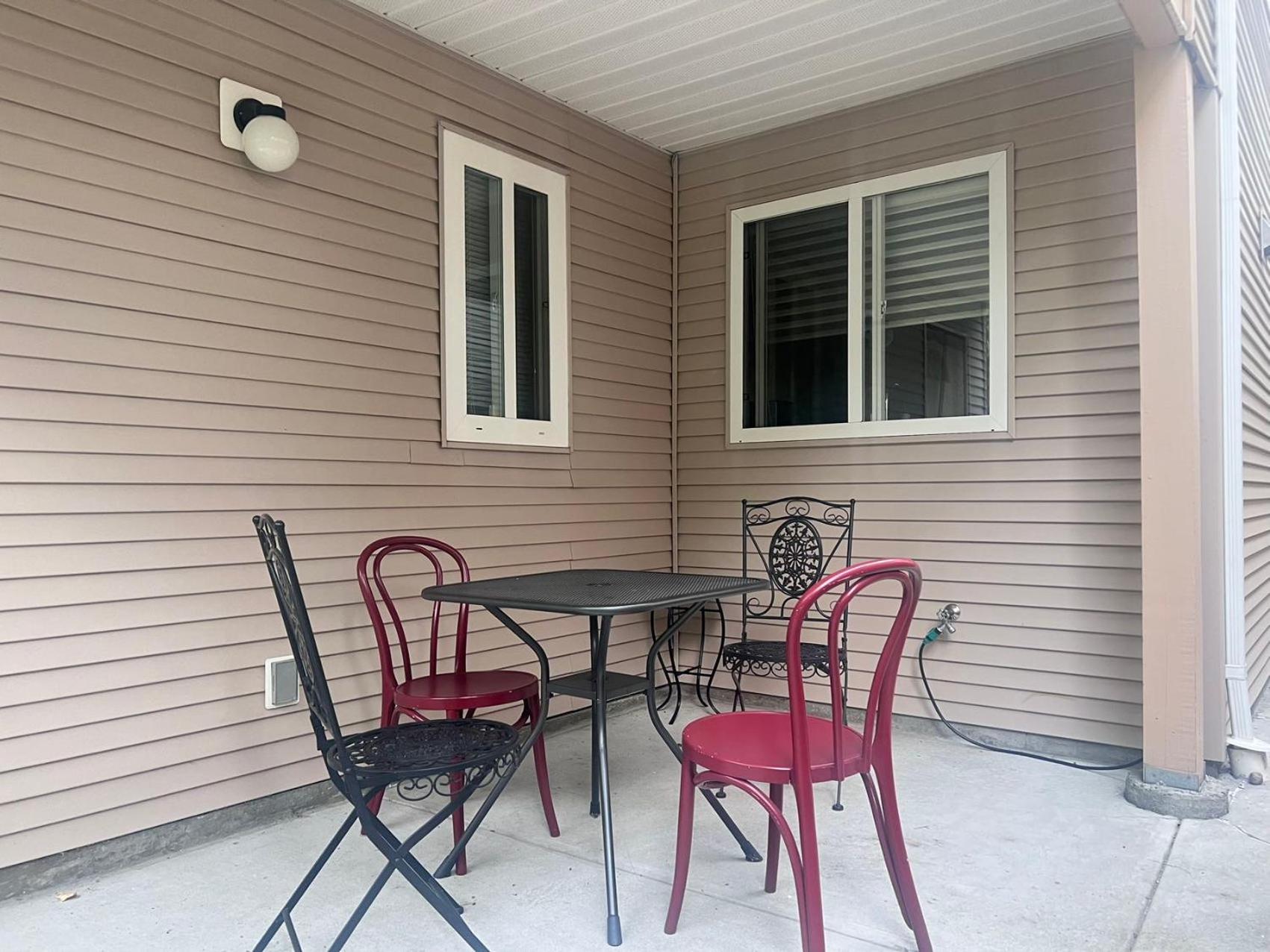 Coquitlam center, 2 bedroom suite, walking to skytrain