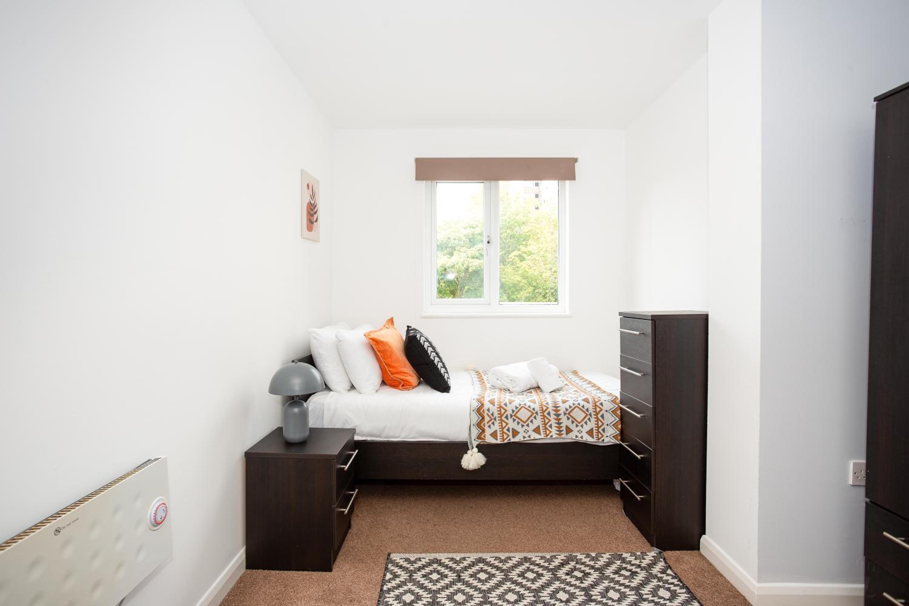 Southend Serenity 2-Bedroom Flat - Southend Stays view 4
