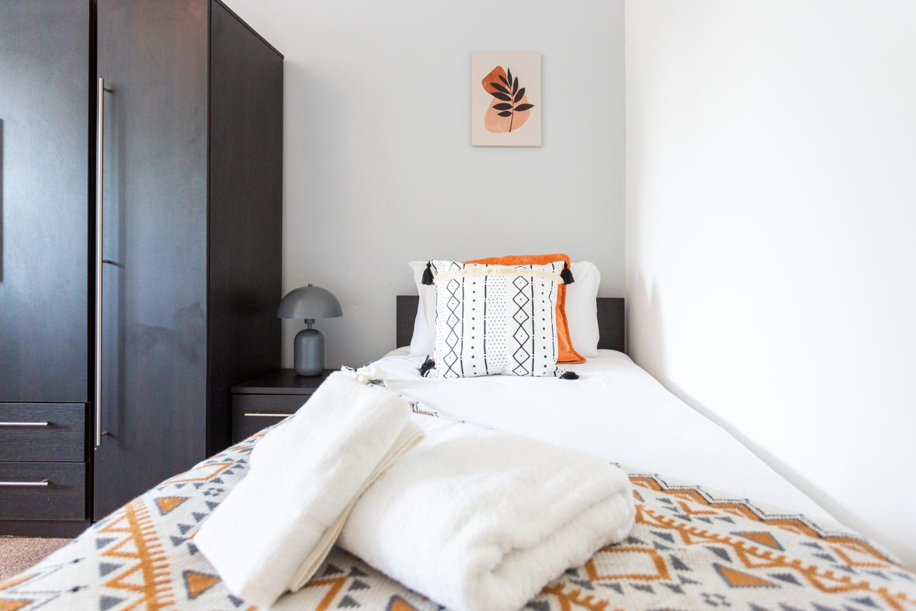 Southend Serenity 2-Bedroom Flat - Southend Stays view 3