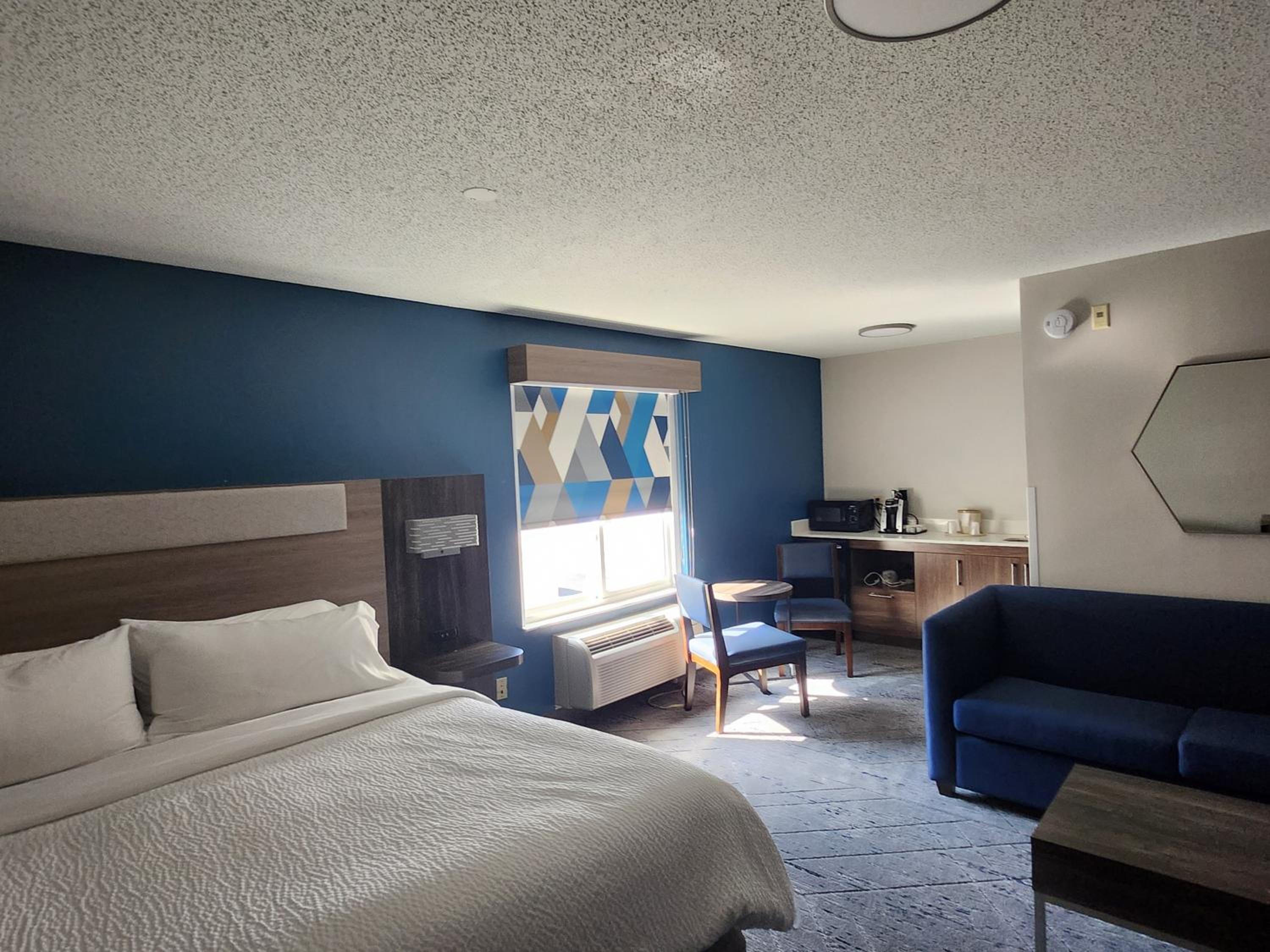 Holiday Inn Express & Suites Alliance by IHG