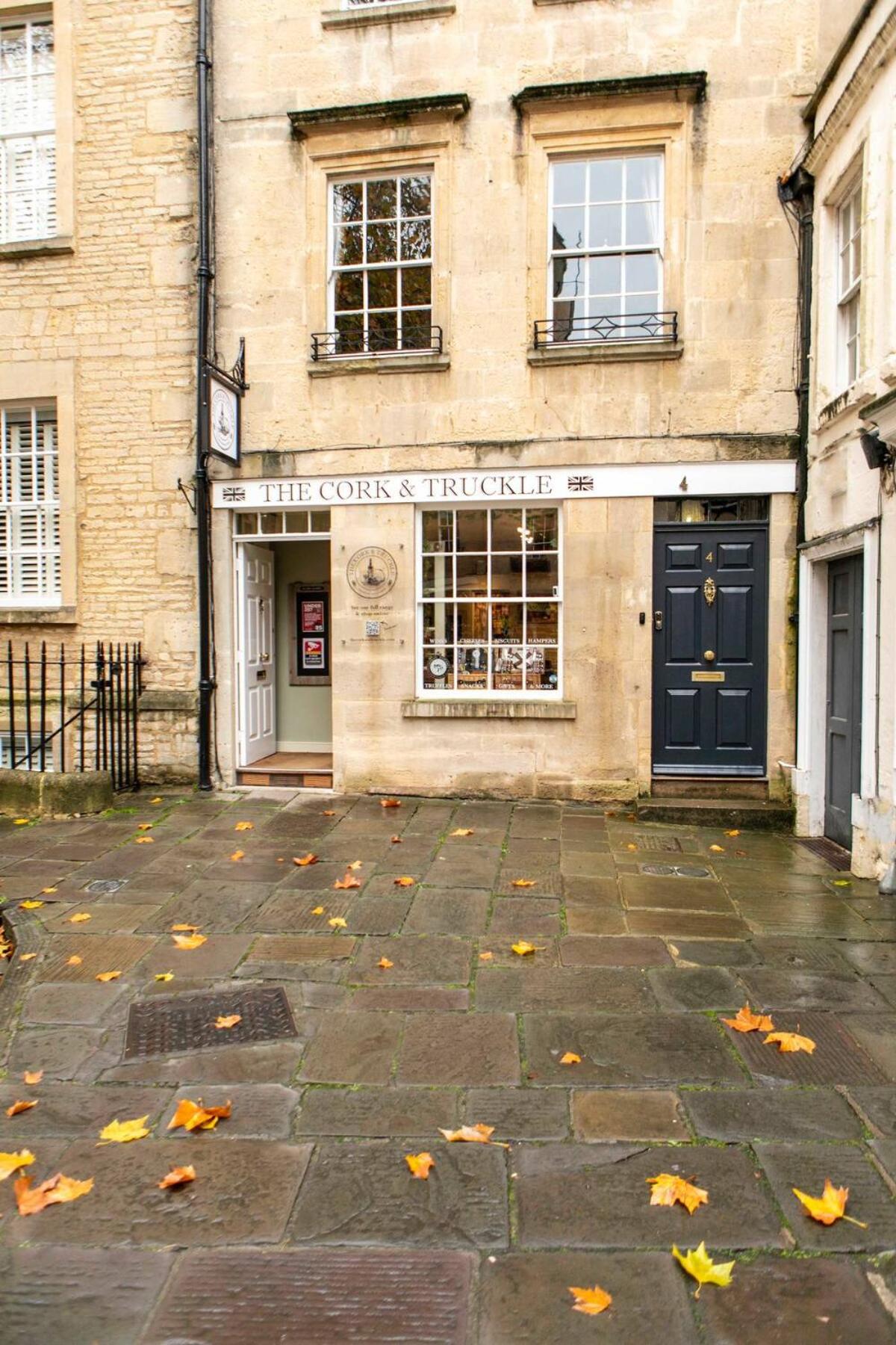 Next to Bath Abbey & Roman Baths - Gorgeous Georgian House view 3