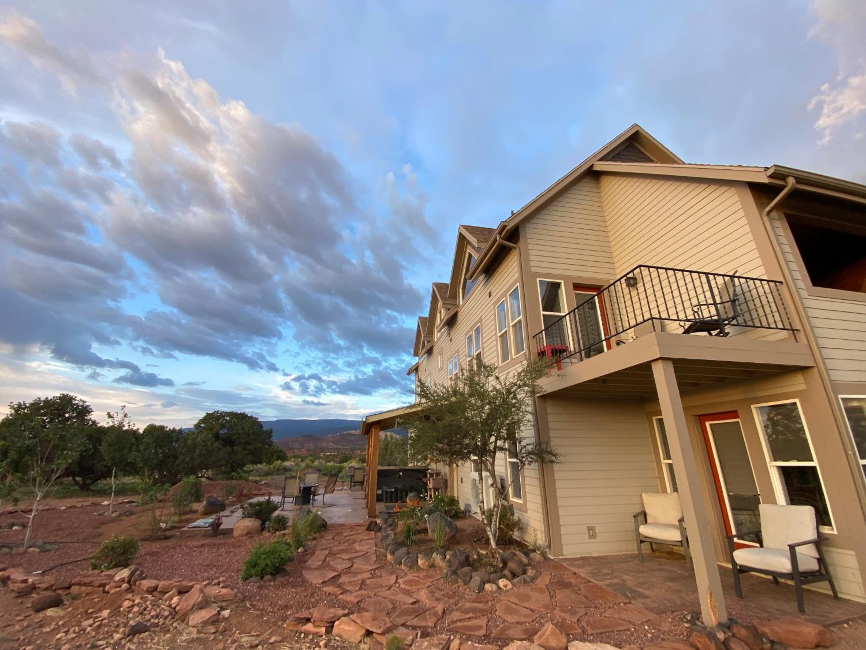 SkyRidge Inn