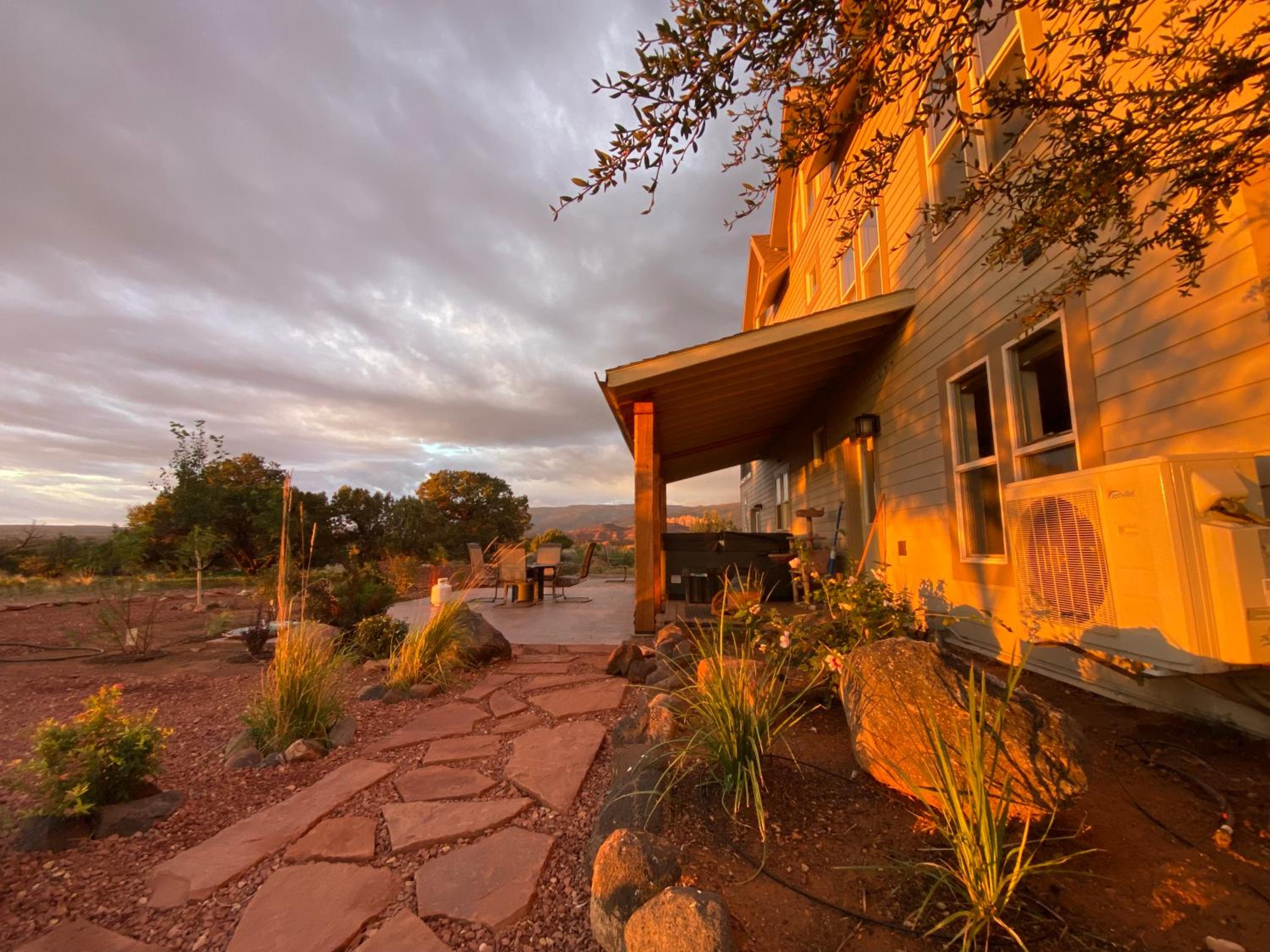 SkyRidge Inn