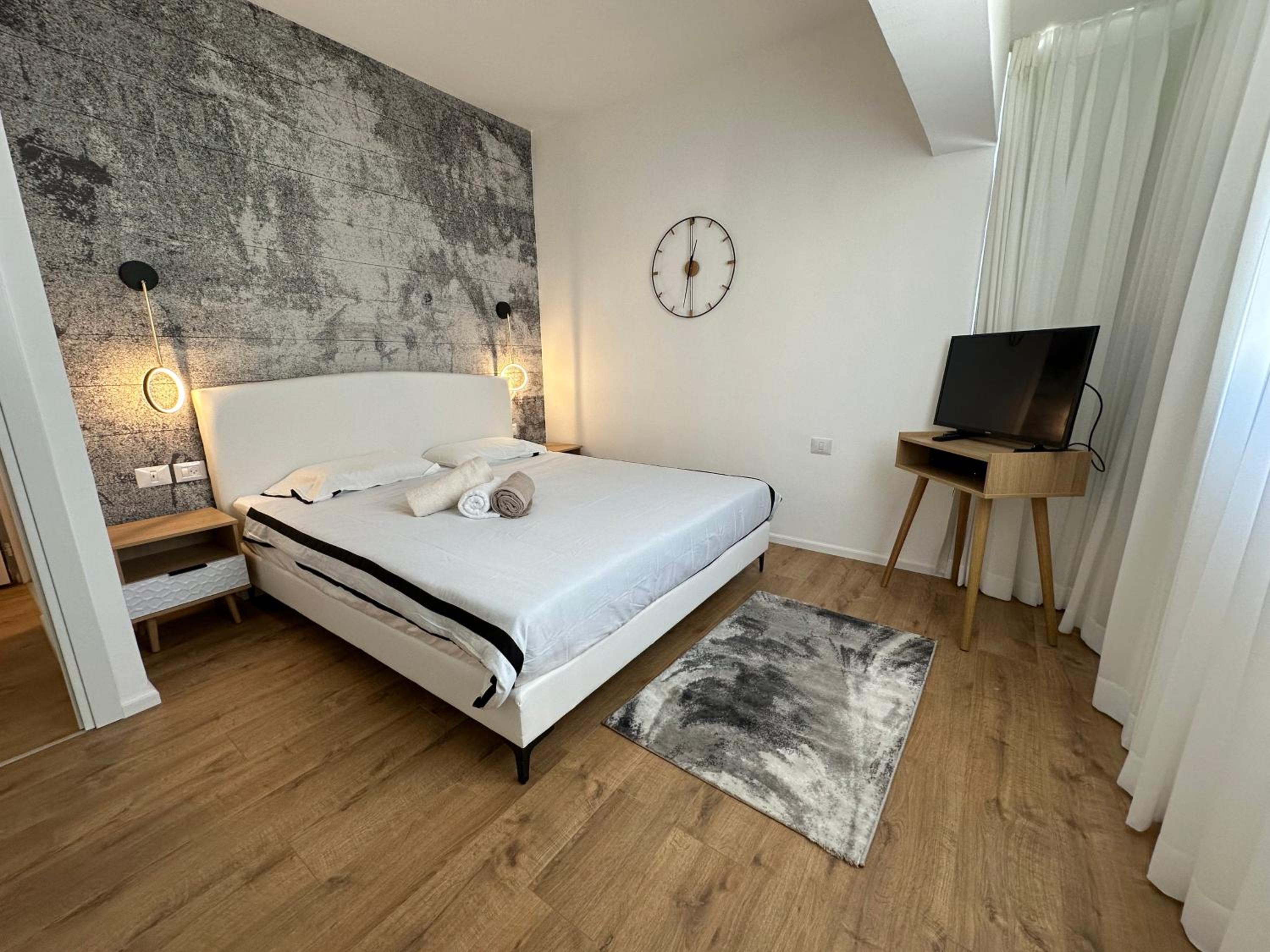 luxury 2 Bd by dizingof Mamad and balcony view 2