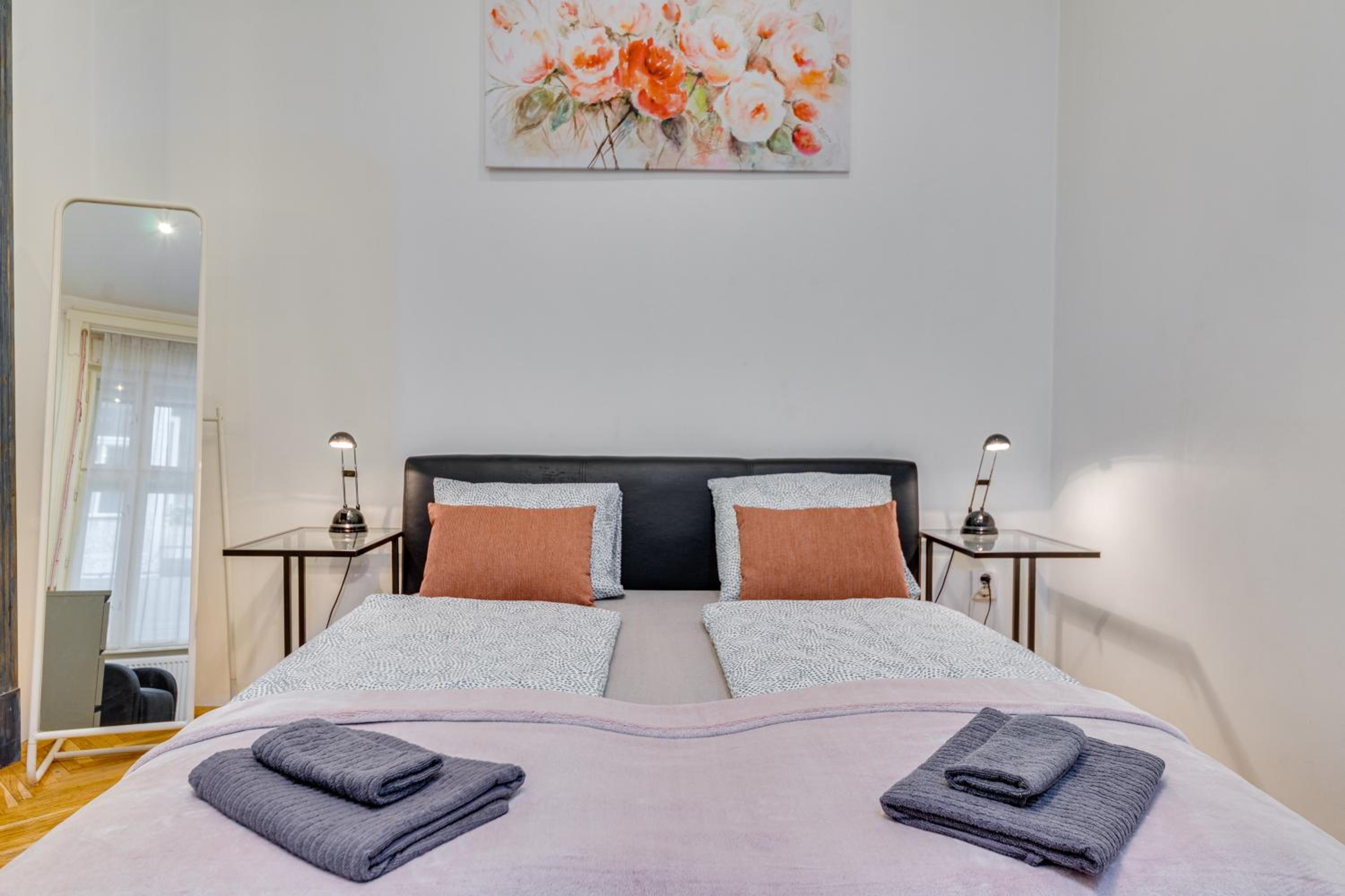 StyleMix Apartment in city heart view 4