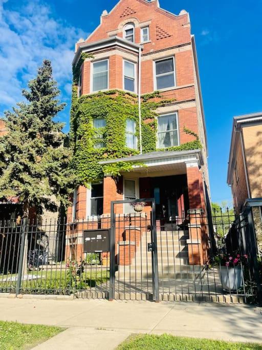 Private Chicago Garden unit 1BR/1BA view 3
