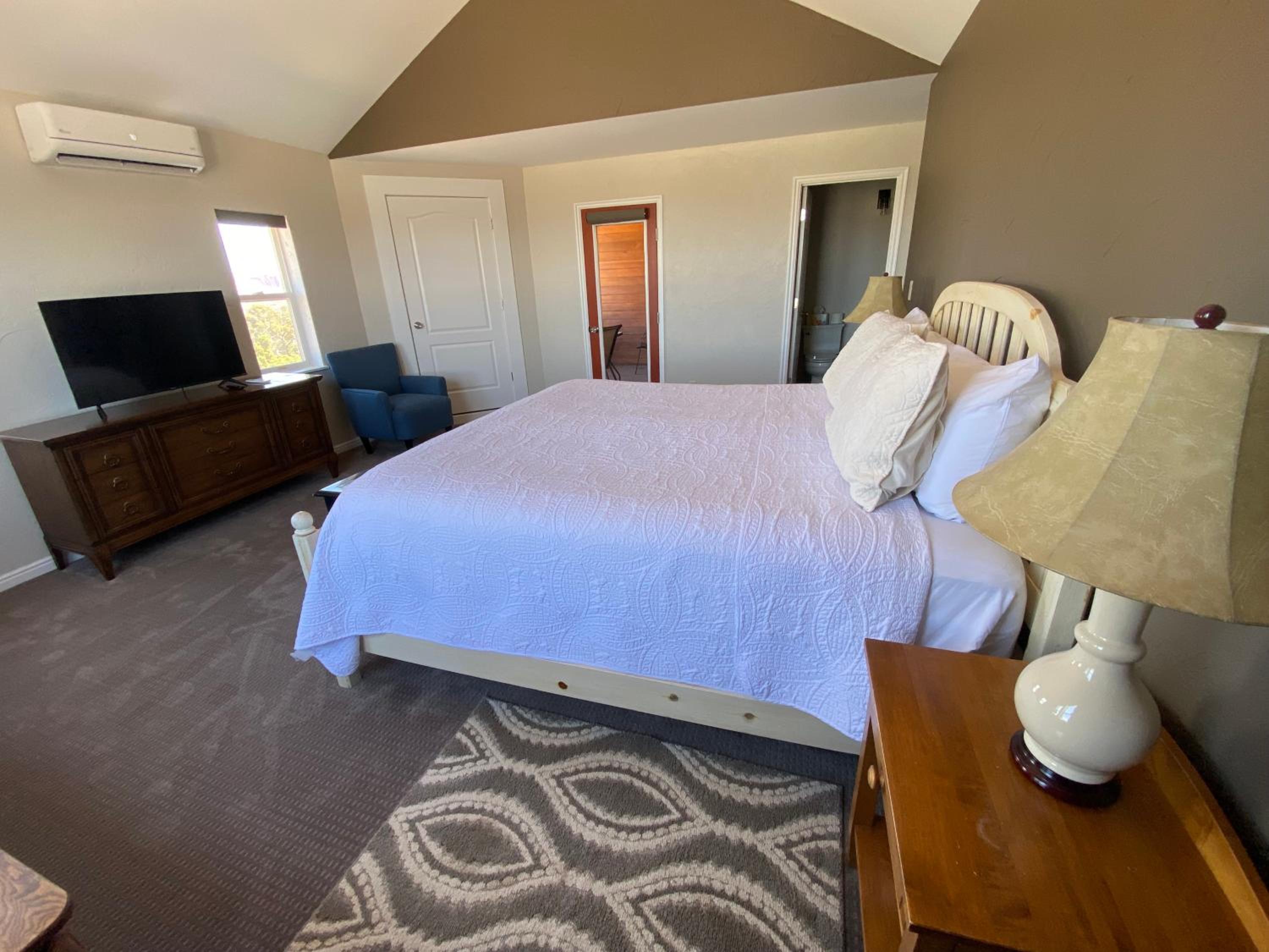 SkyRidge Inn