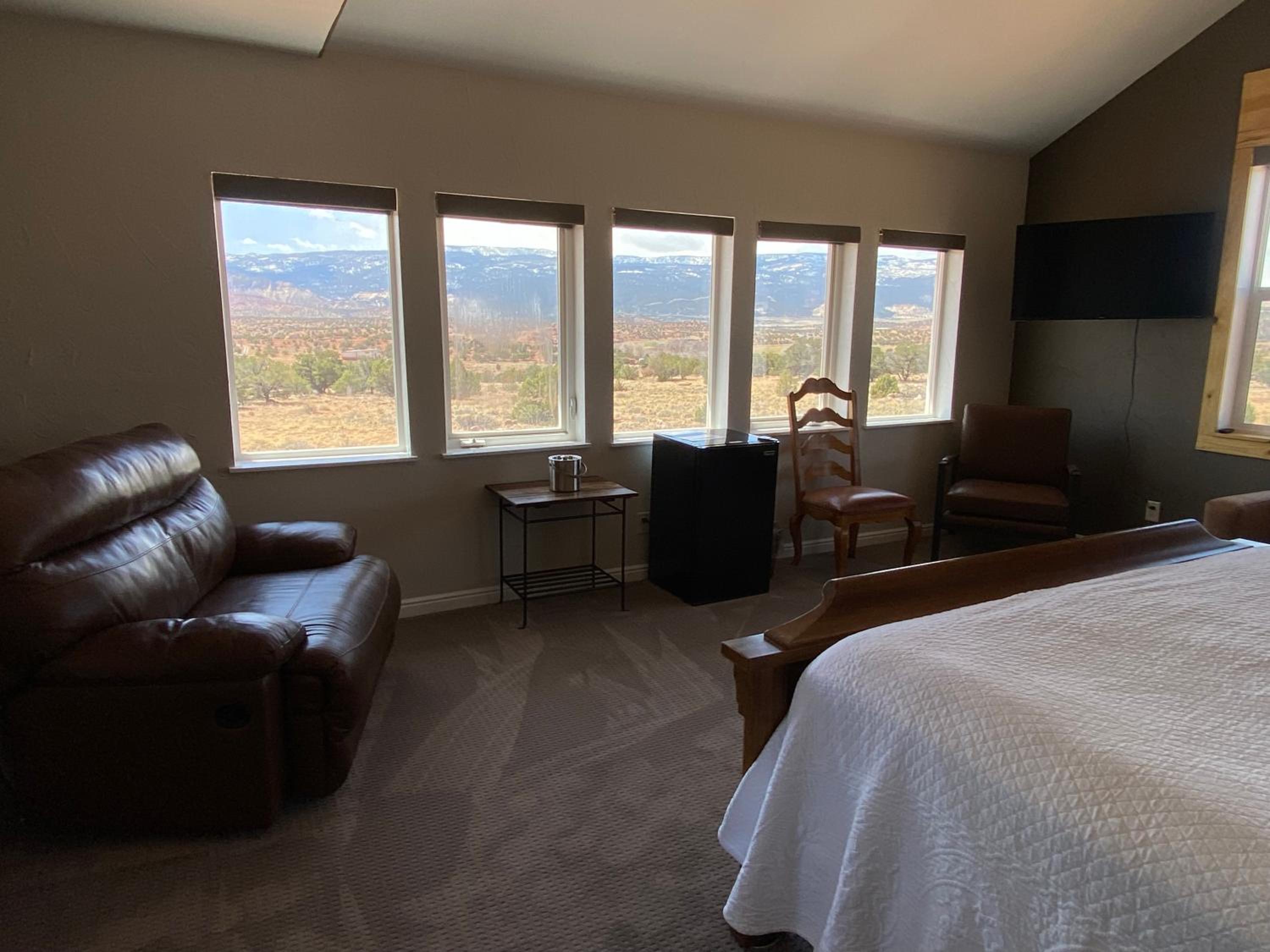 SkyRidge Inn