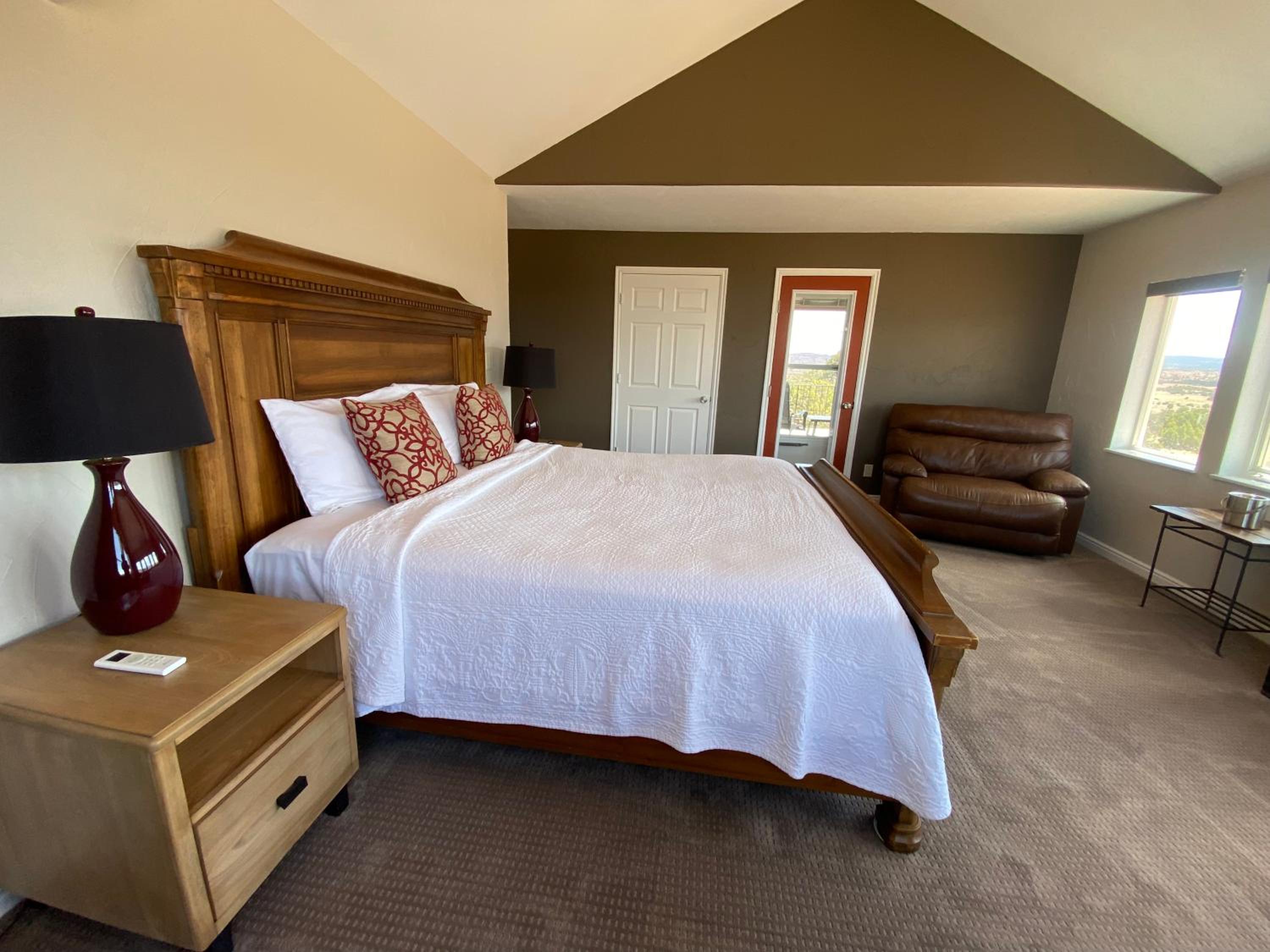 SkyRidge Inn