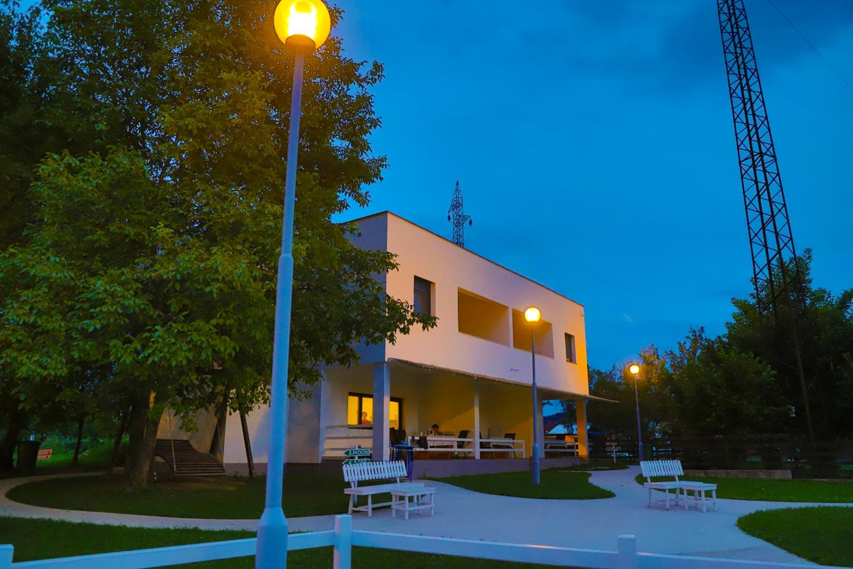 Holiday Homes Pozitiva