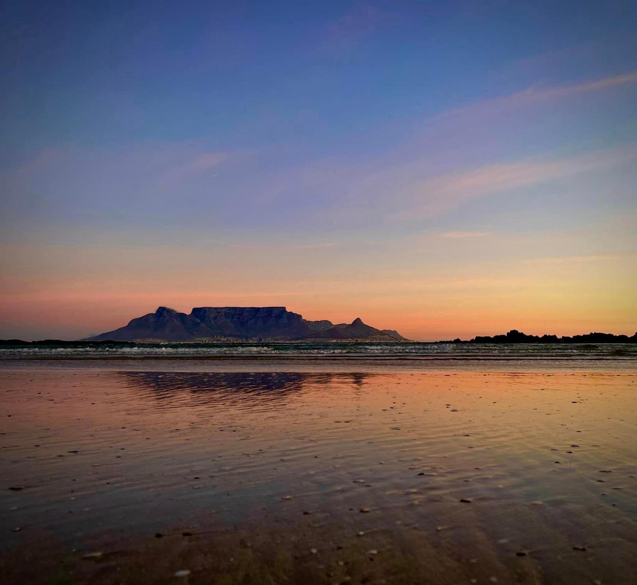 Bella Casa 179 - Atlantic Ocean & Robben Island View - Big Bay Beach Club Apartment