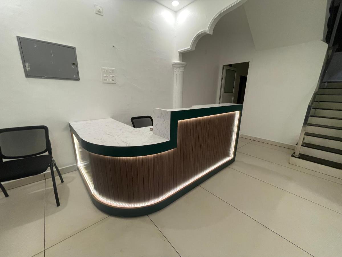Lobby & Reception