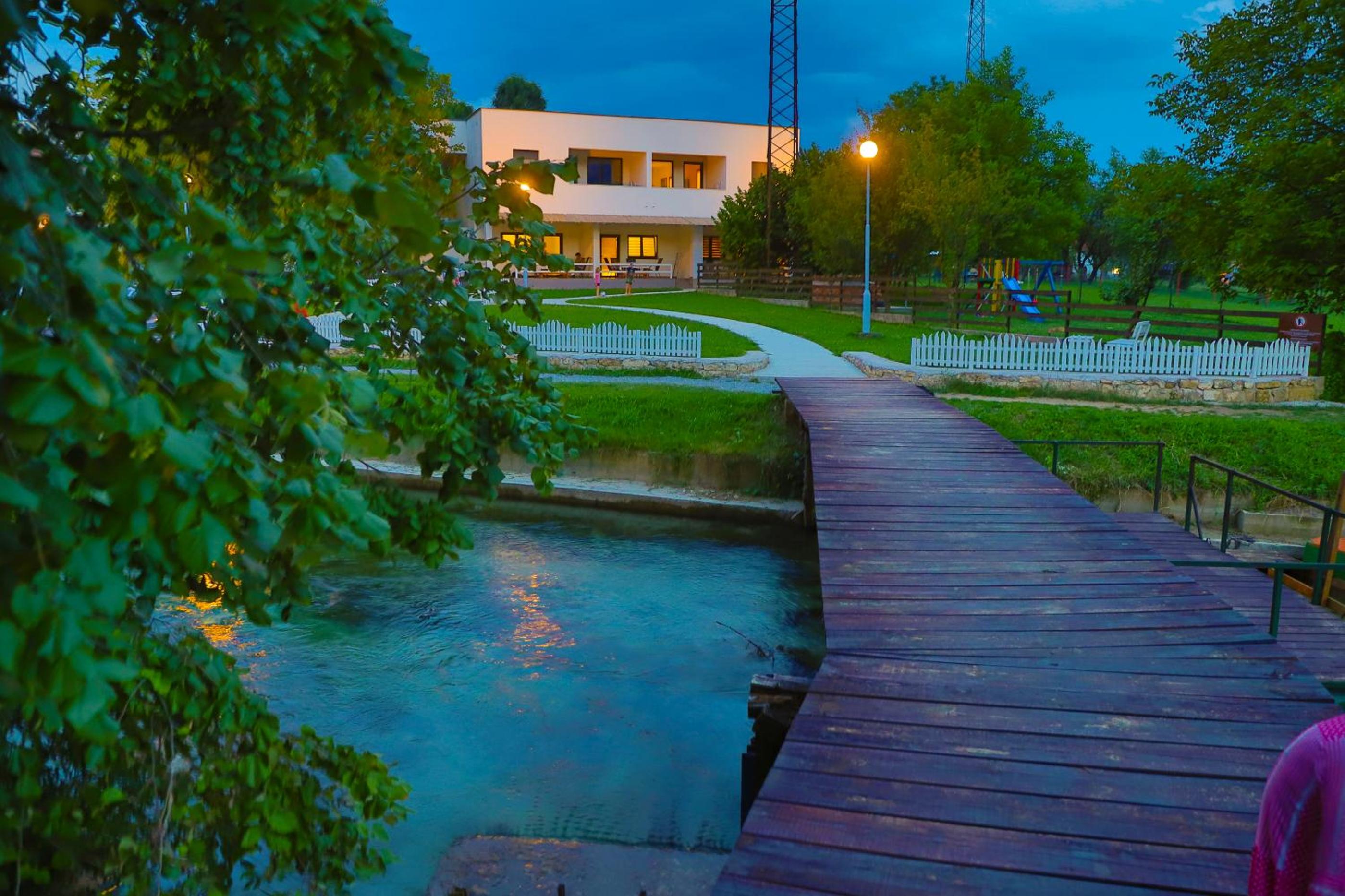 Holiday Homes Pozitiva