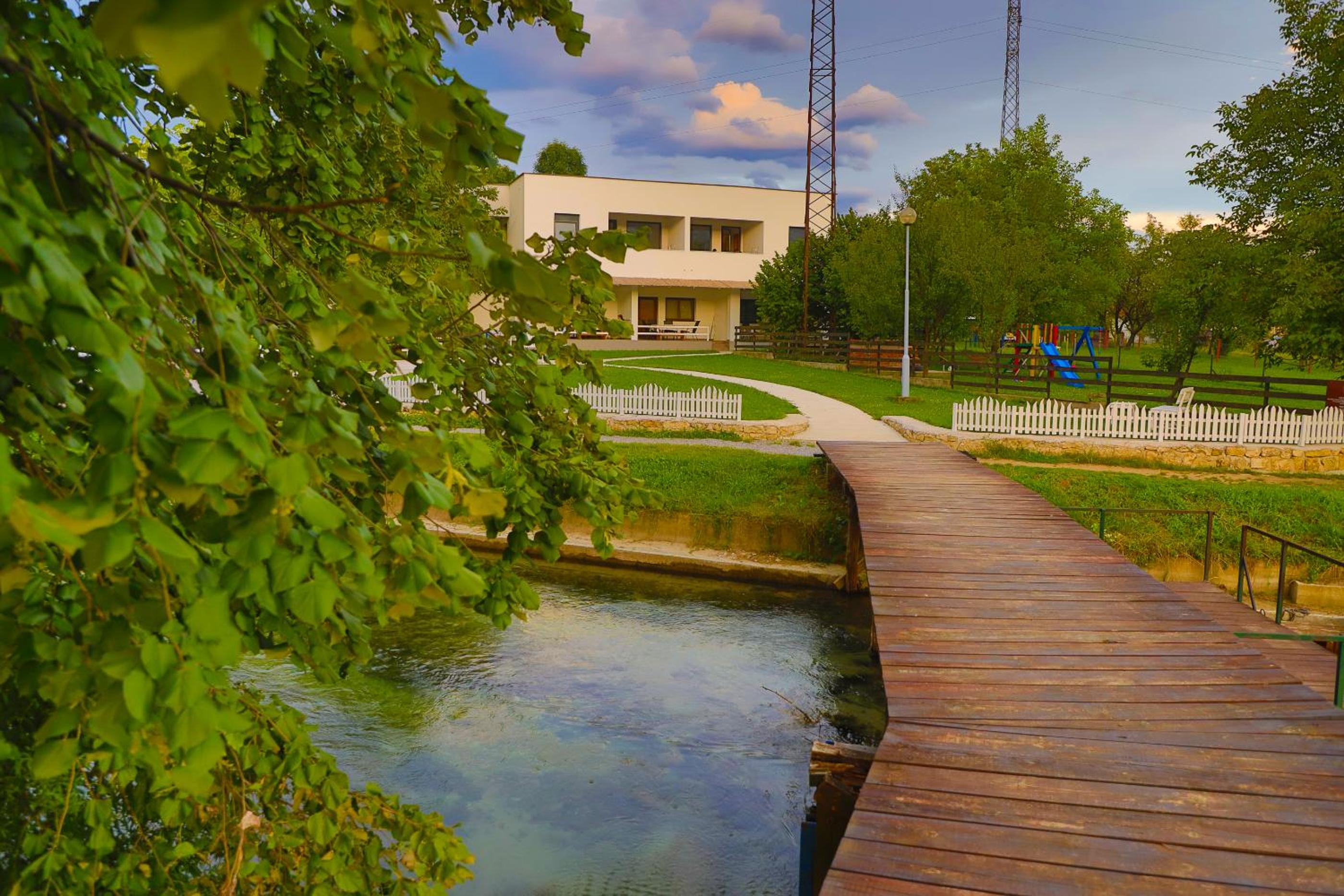 Holiday Homes Pozitiva