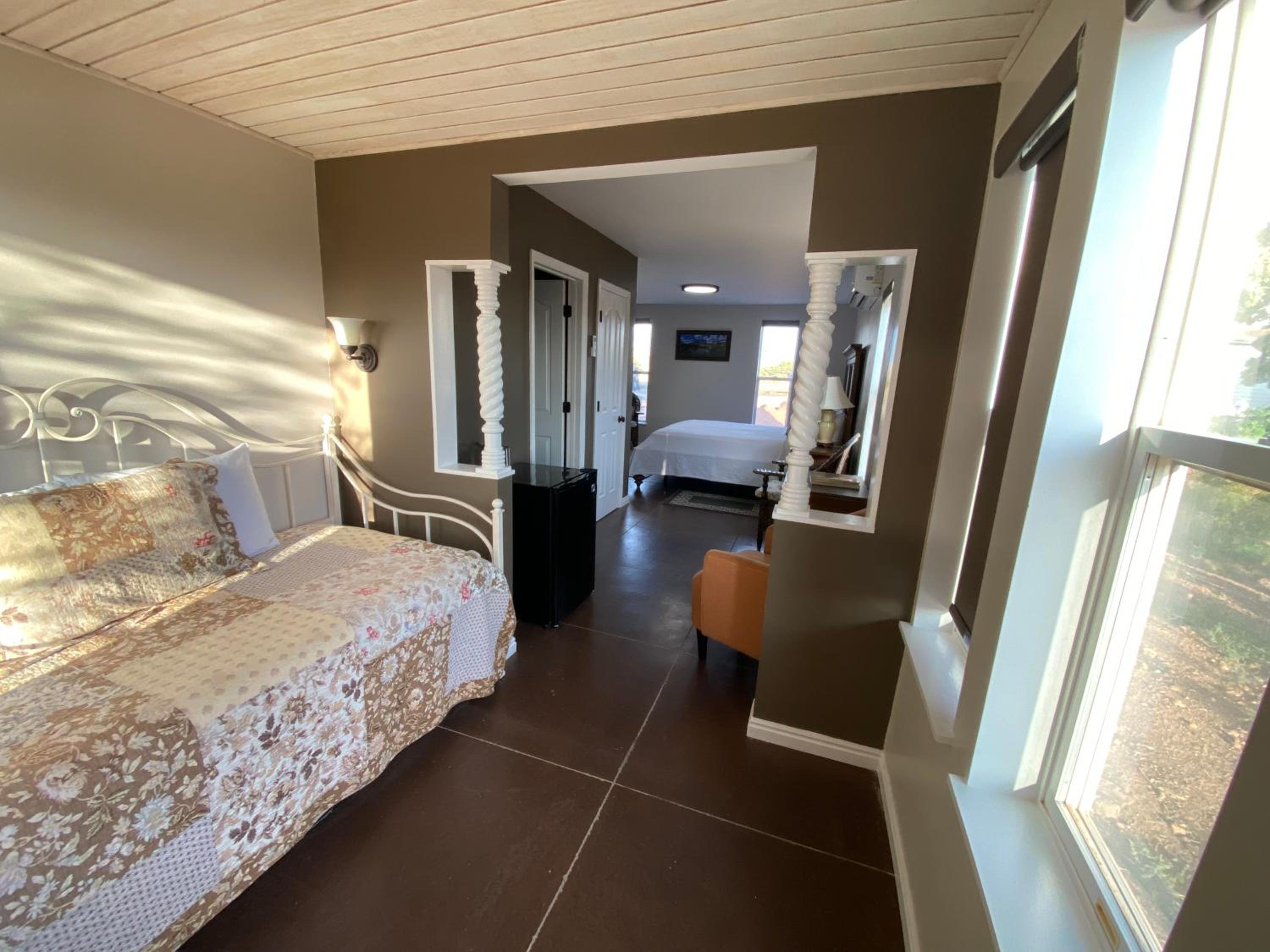SkyRidge Inn