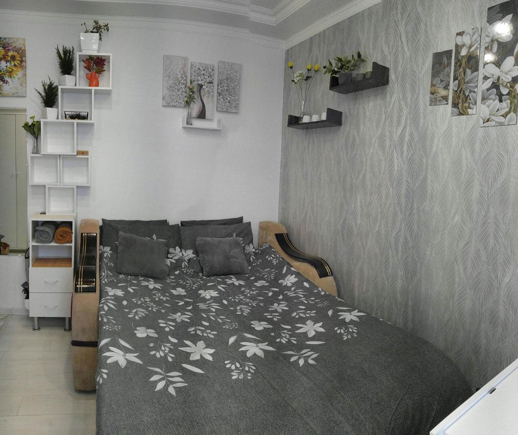 Colorfull Experience in Hause built 1910 Fast free WiFi Free Parking view 5