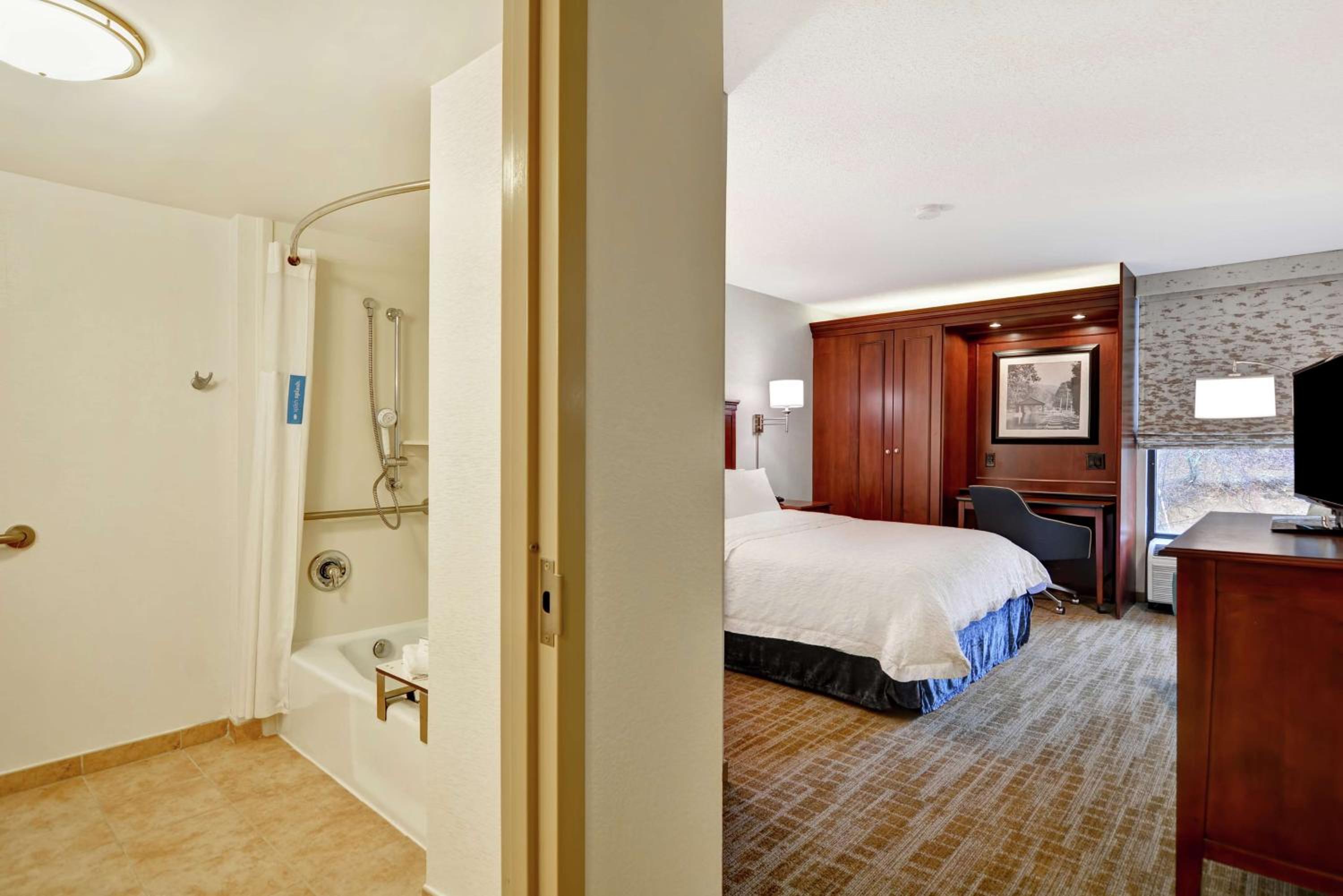 Beckley Vacations - Hampton Inn Beckley - Property Image 6